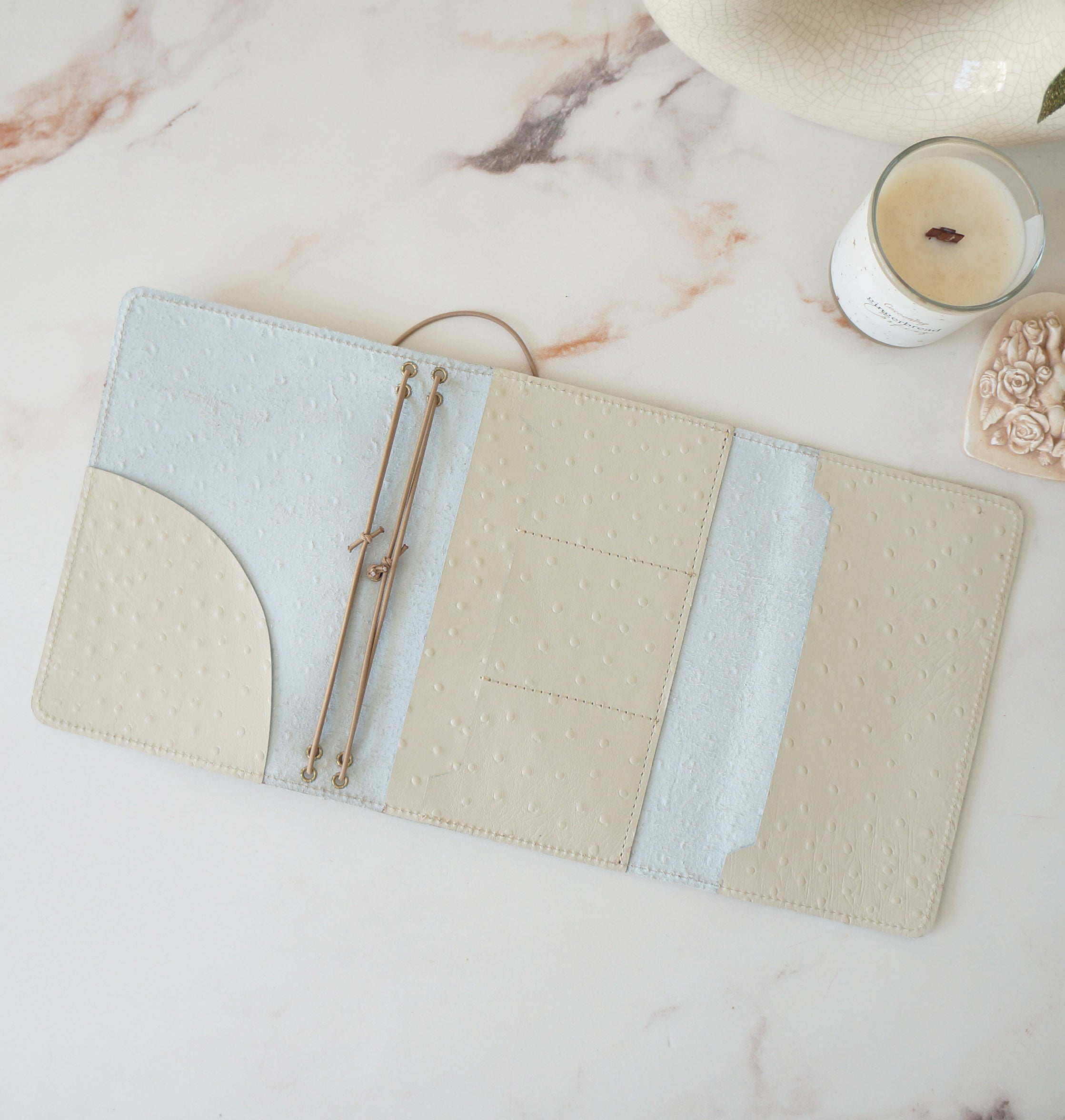 B6 Trifold Epure - Cream Ostrich