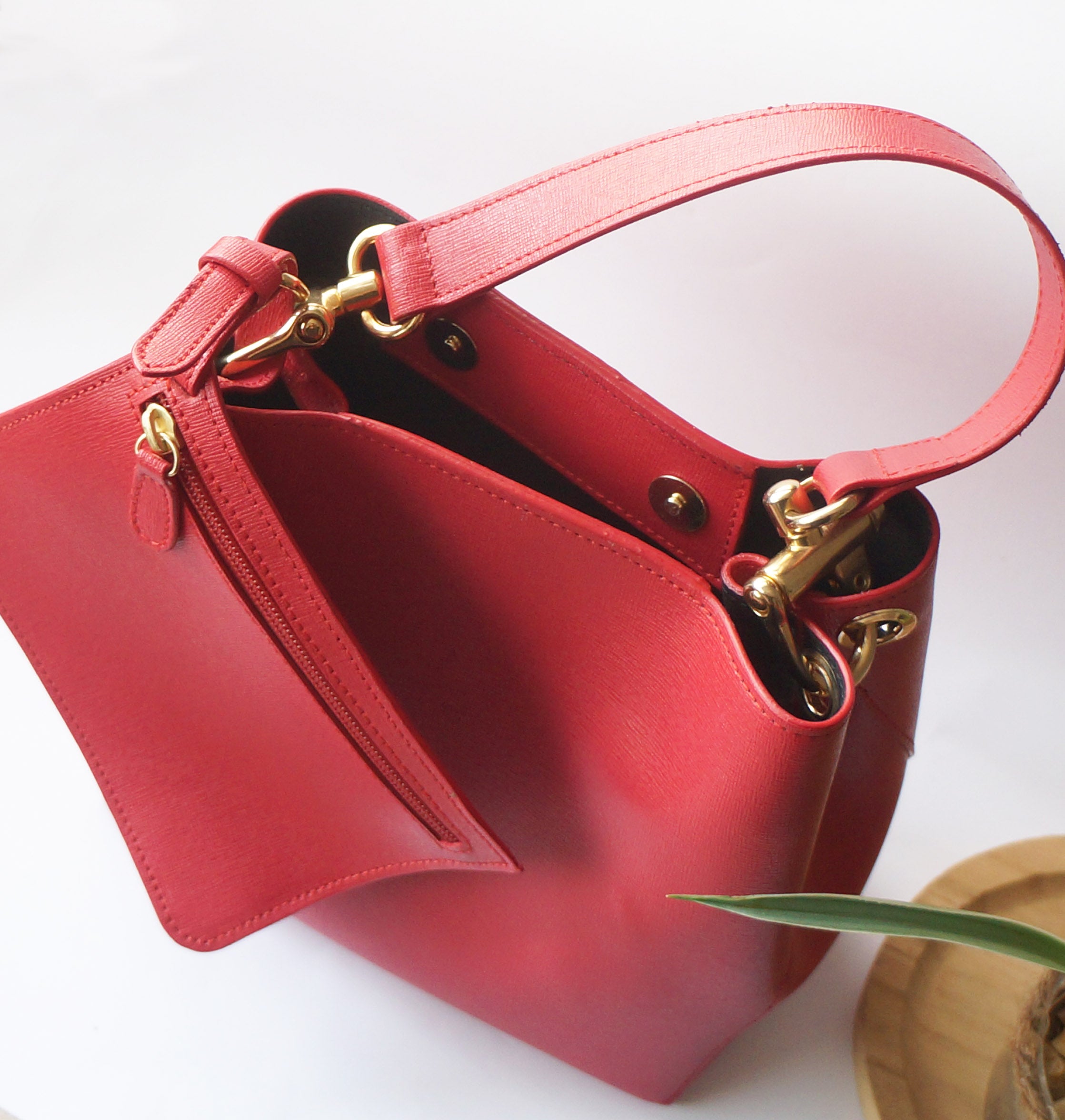 Camina bucket bag