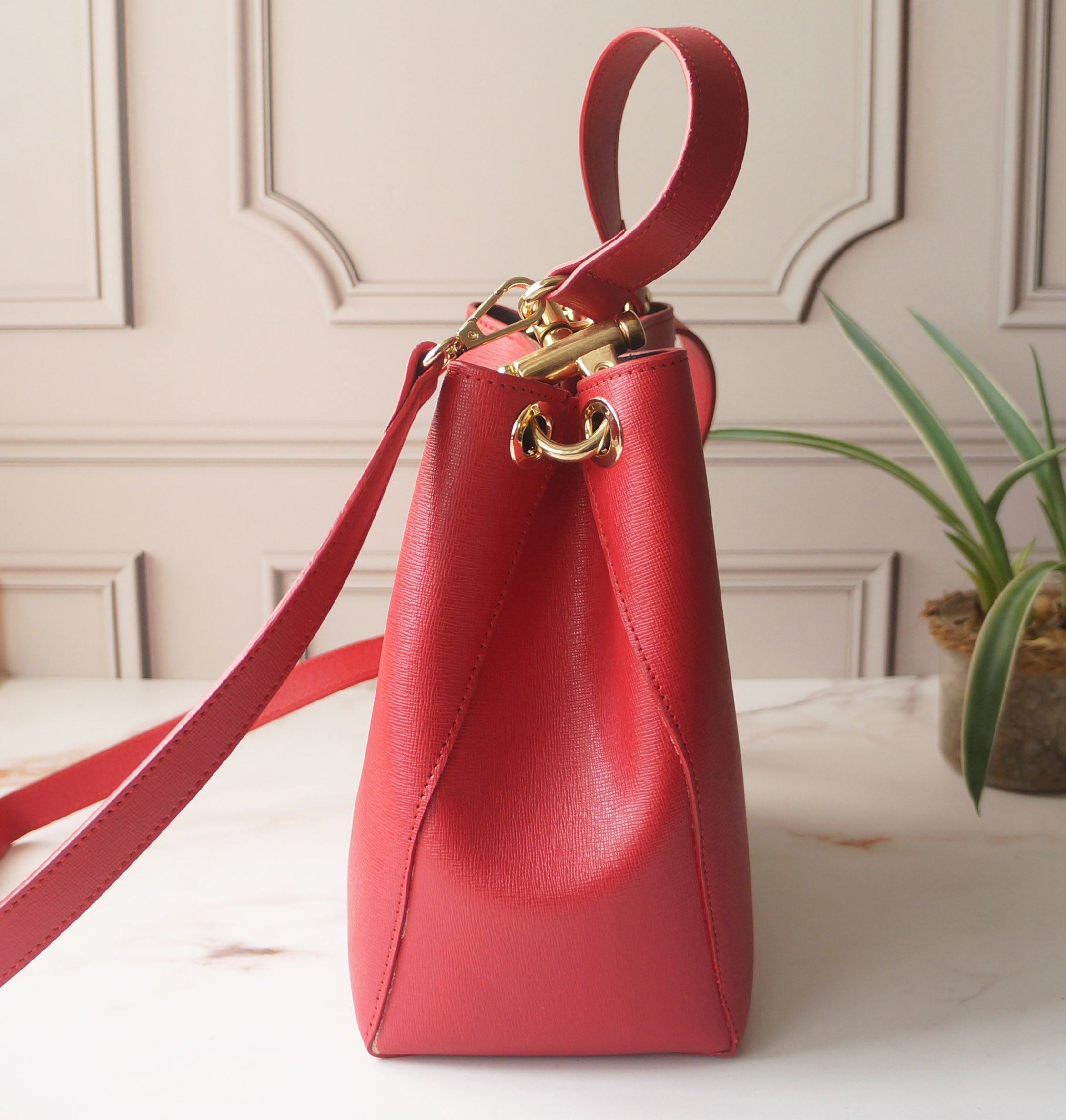 Camina bucket bag - Red Saffiano