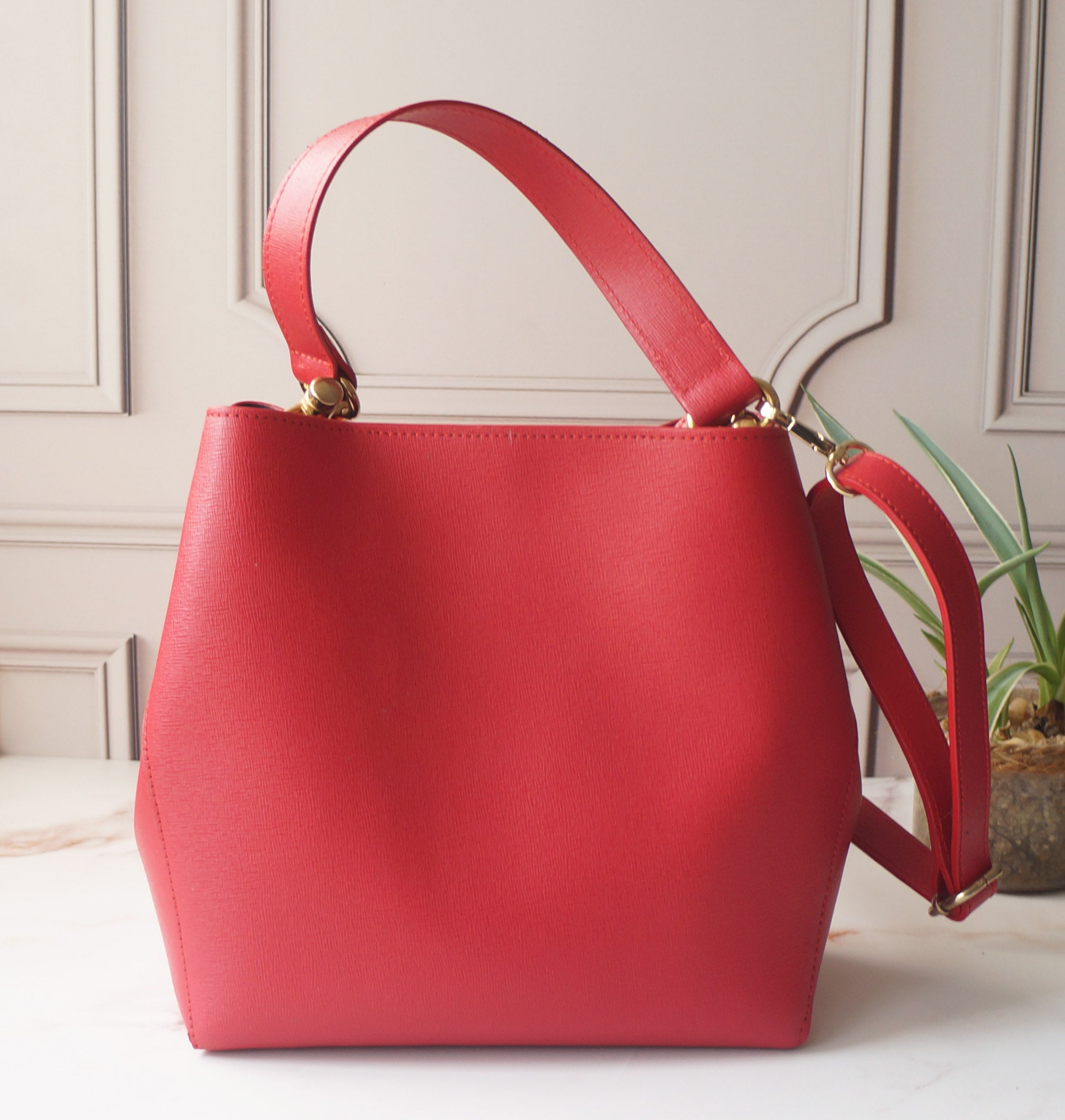 Camina bucket bag - Red Saffiano
