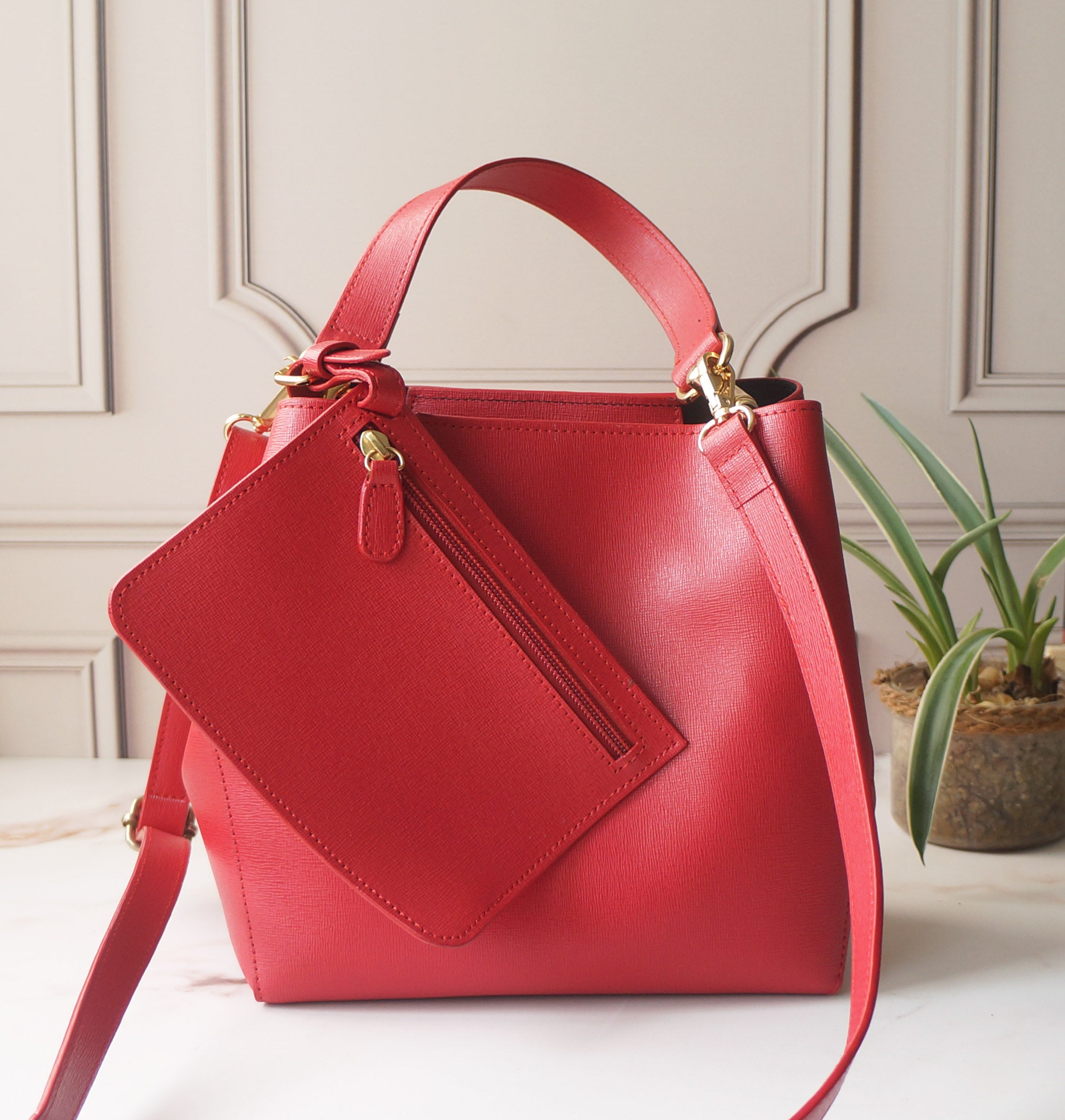 Camina bucket bag - Red Saffiano