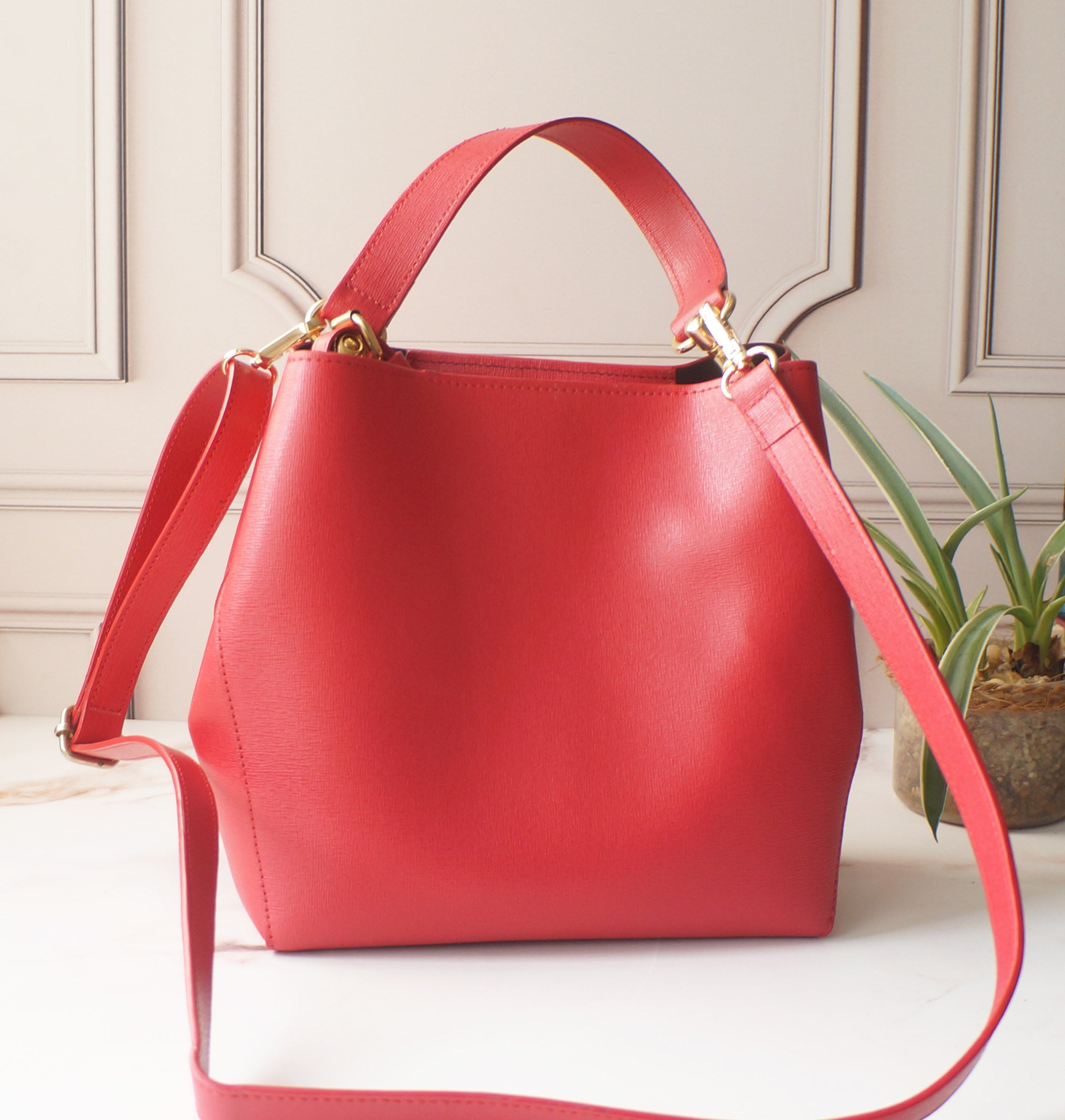 Camina bucket bag - Red Saffiano