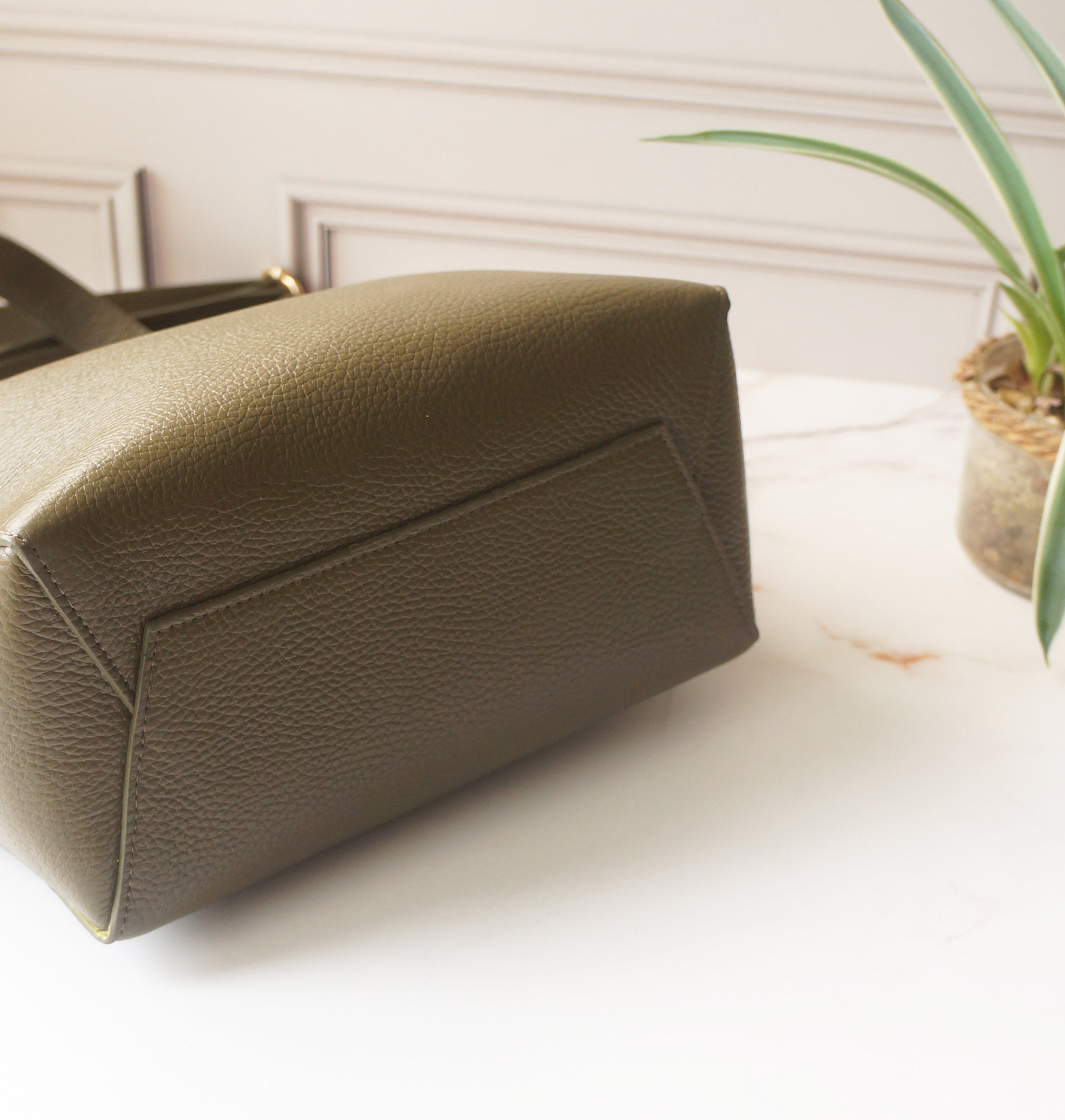 Camina bucket bag - Military Green Pebbled