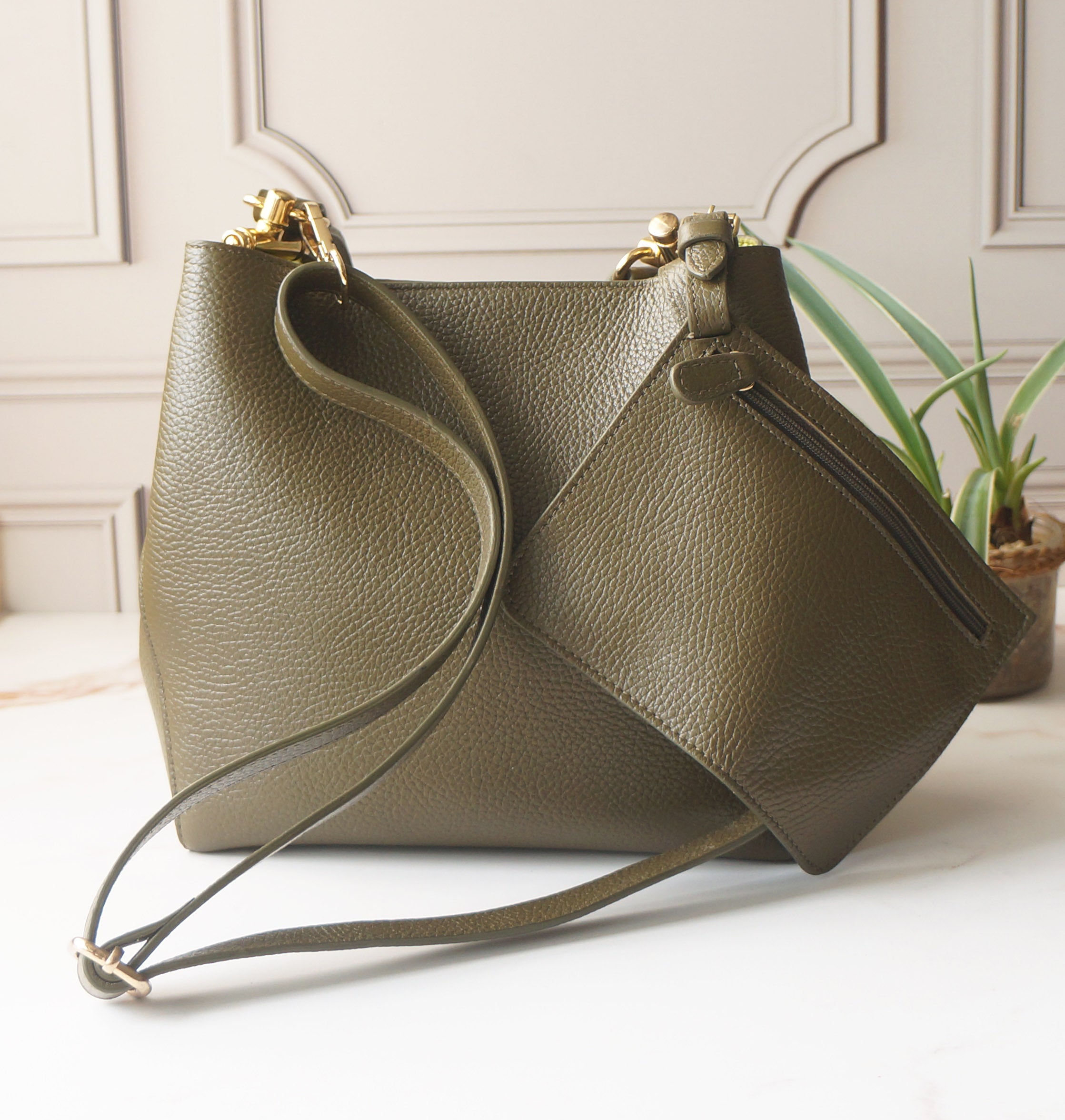 Camina bucket bag - Military Green Pebbled
