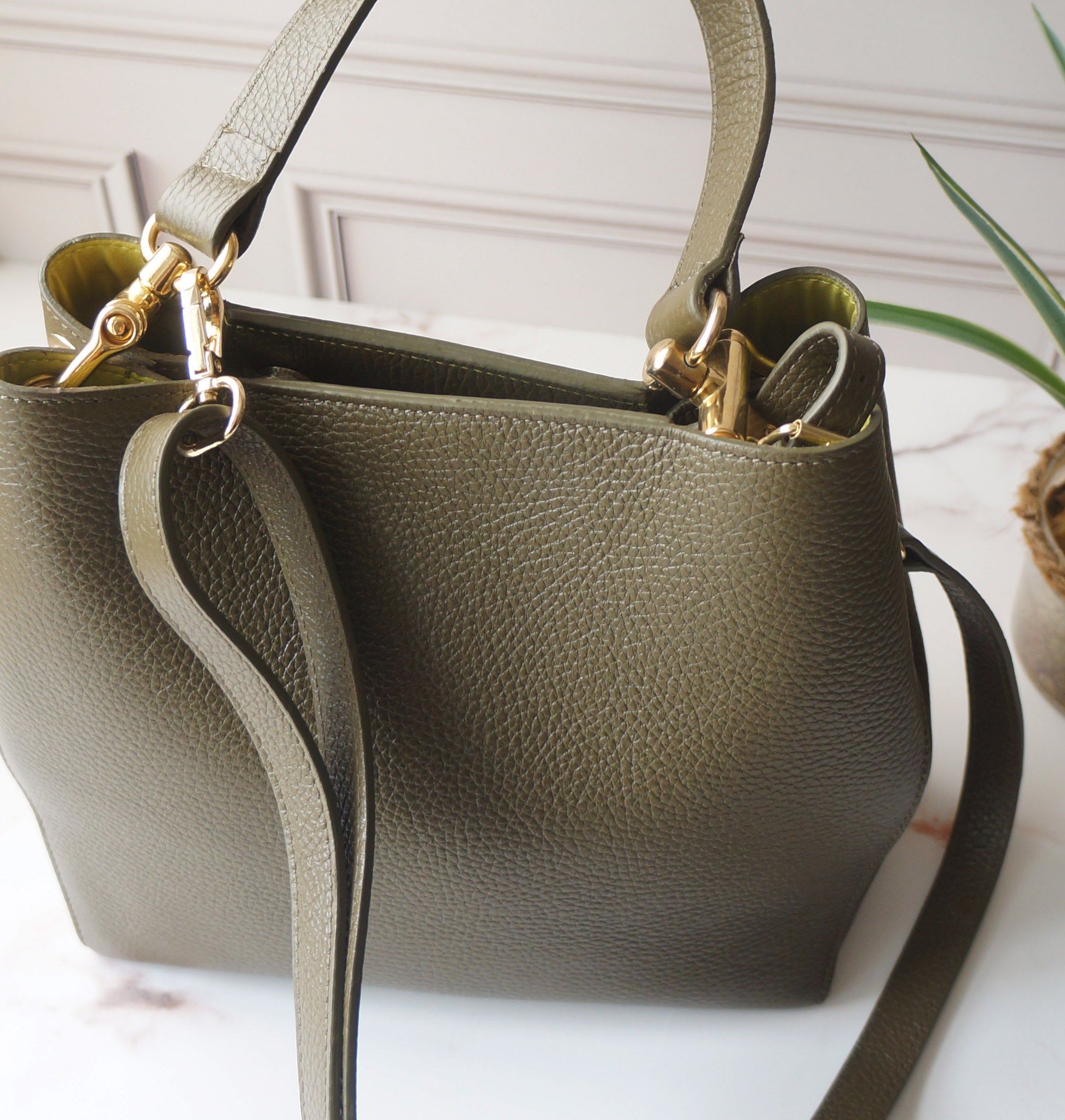 Camina bucket bag - Military Green Pebbled
