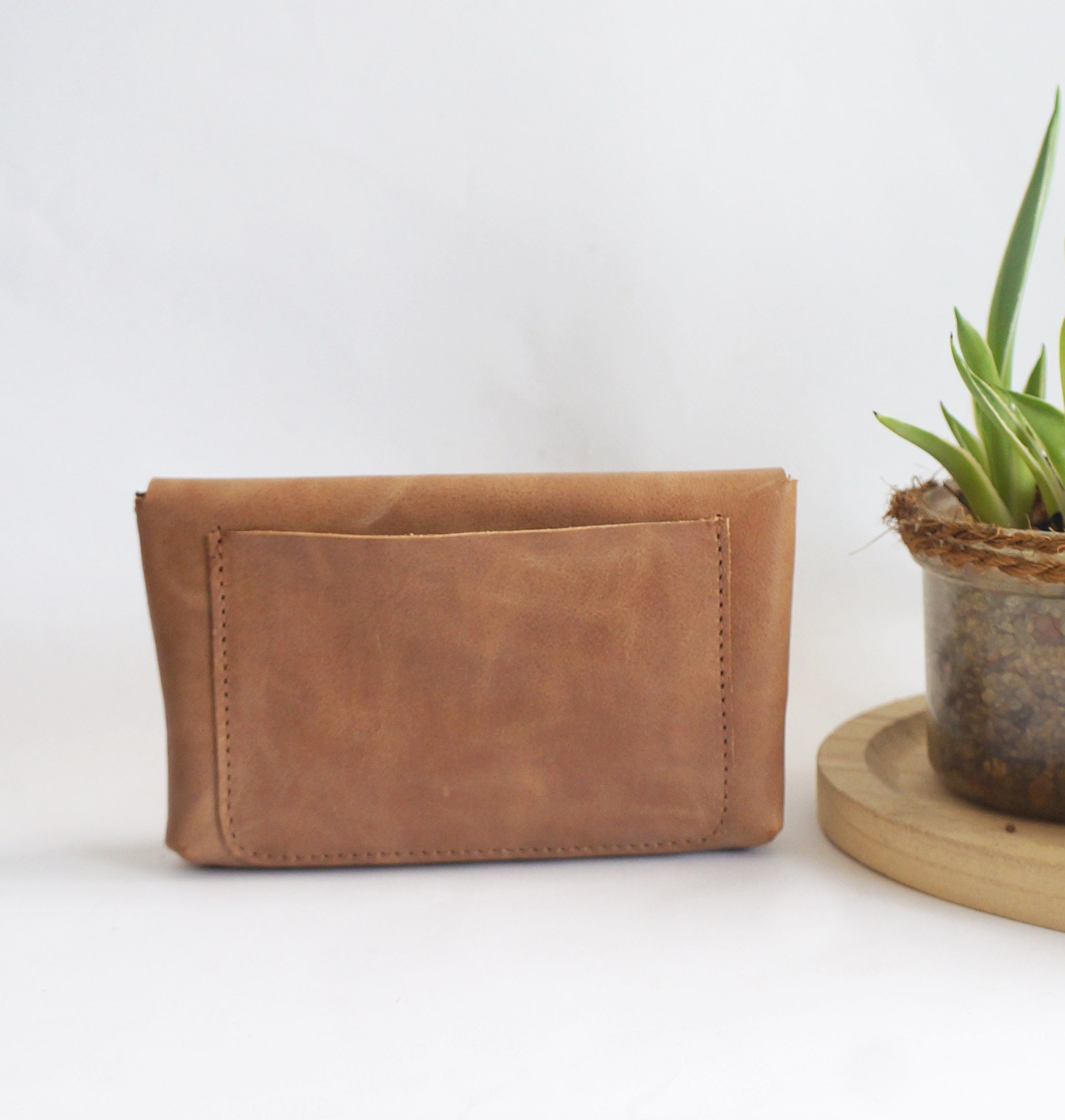 Medium Pouch - Chai leather