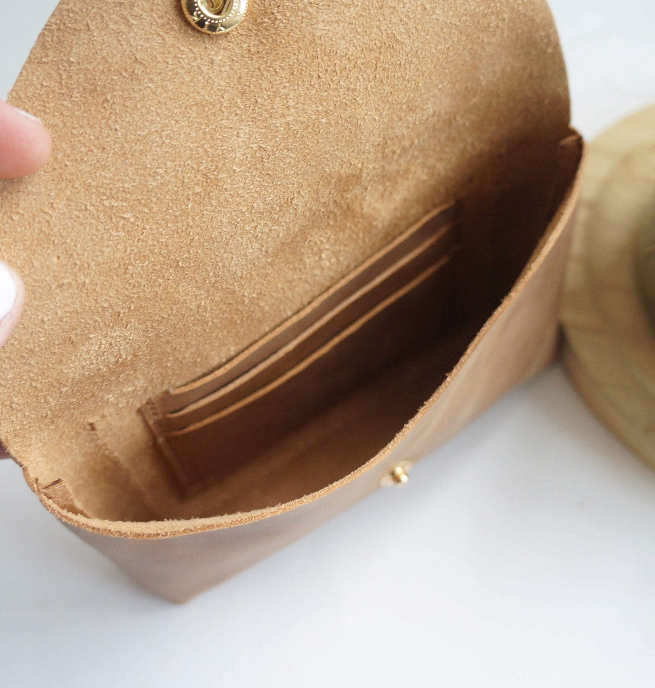 Medium Pouch - Chai leather