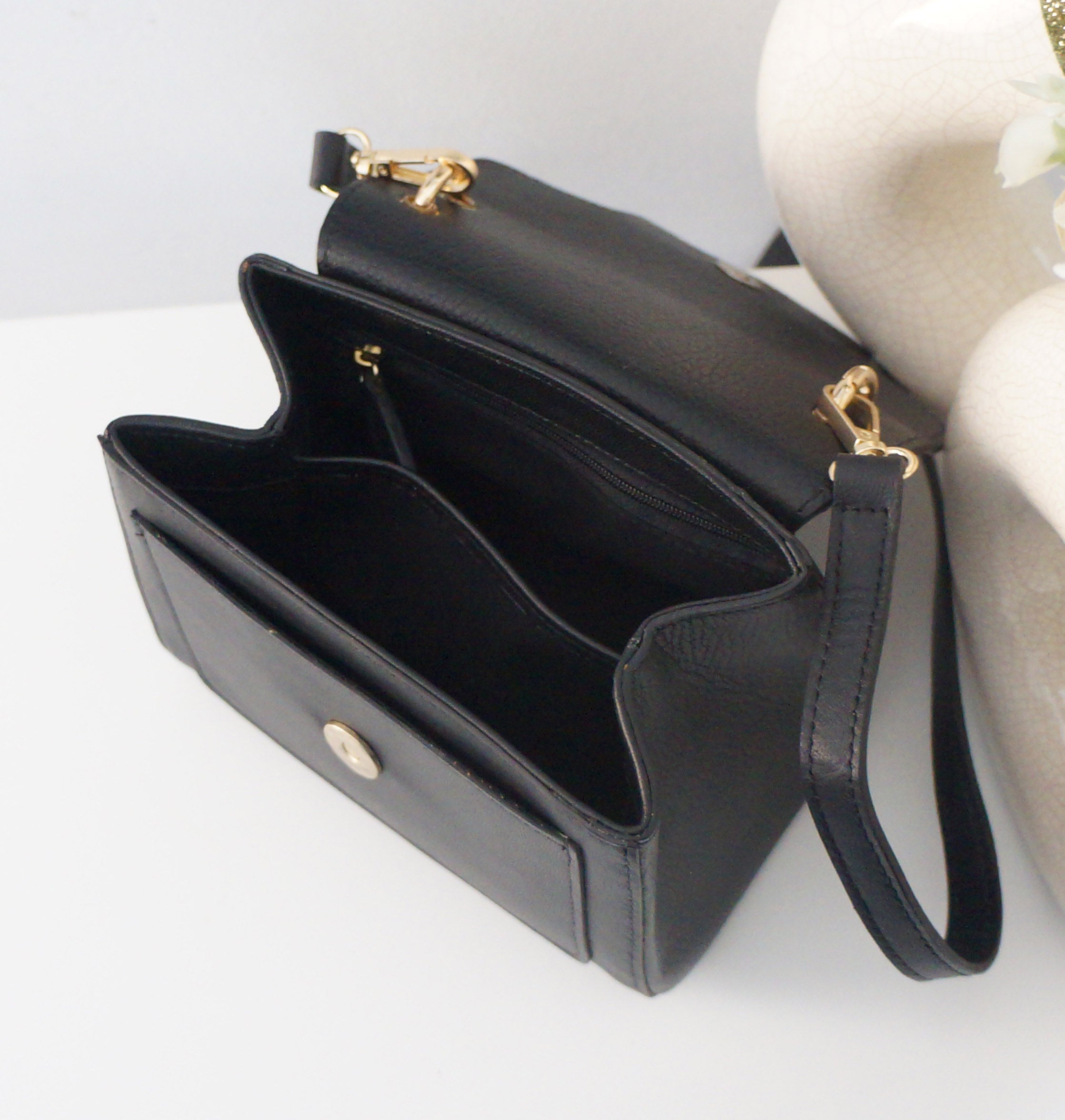 Lola Cross-body bag