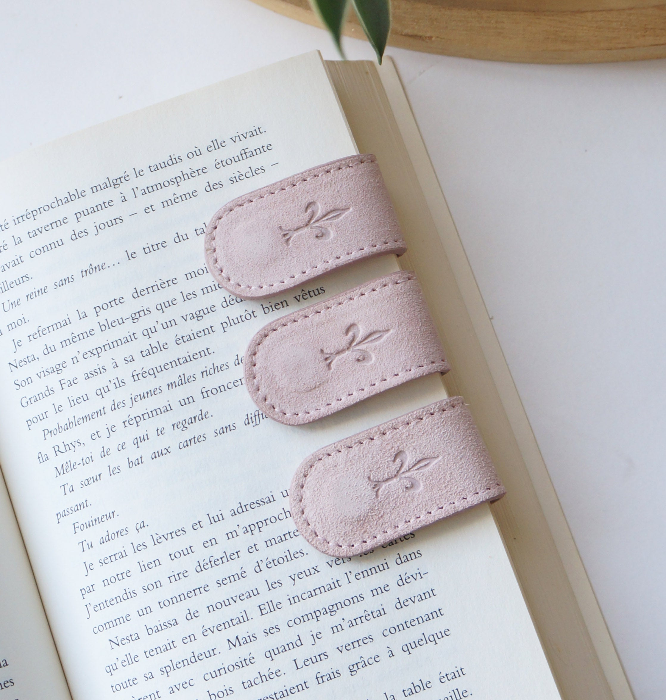 Magnetic Bookmarks - Suede Light Pink