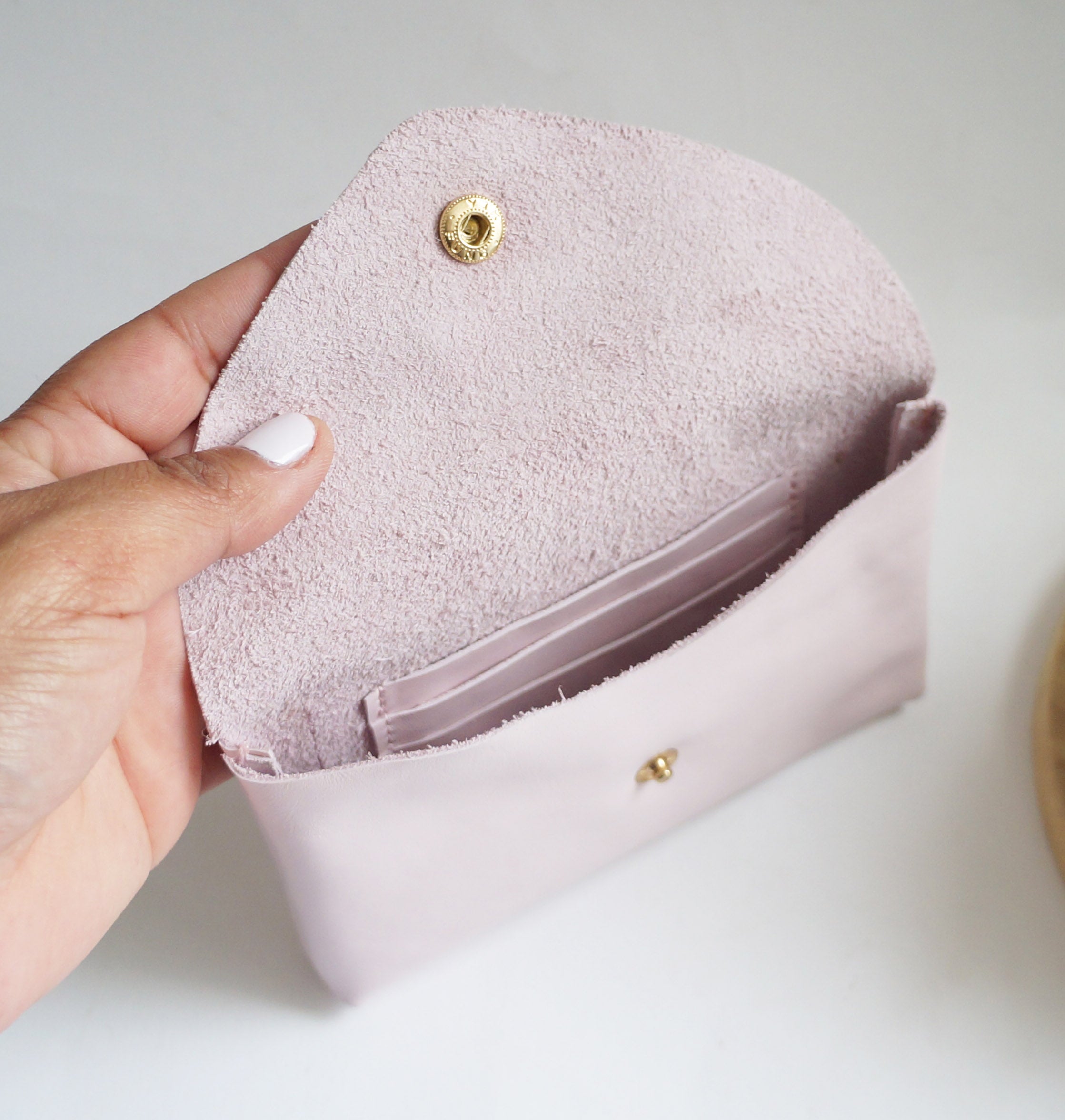 Medium Pouch - Milkshake Goat leather