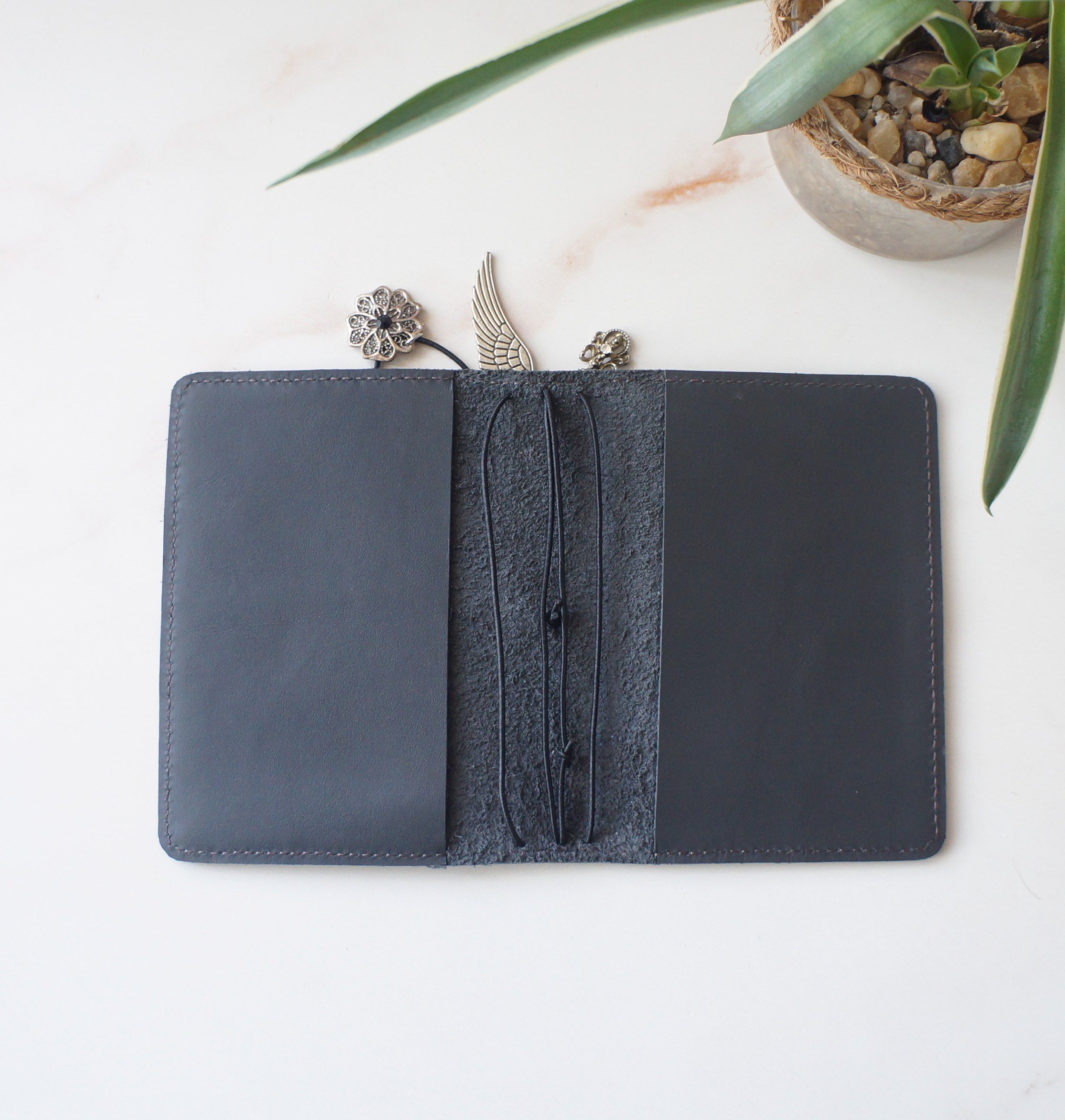 Passport Rustic - Black Mat & Croc