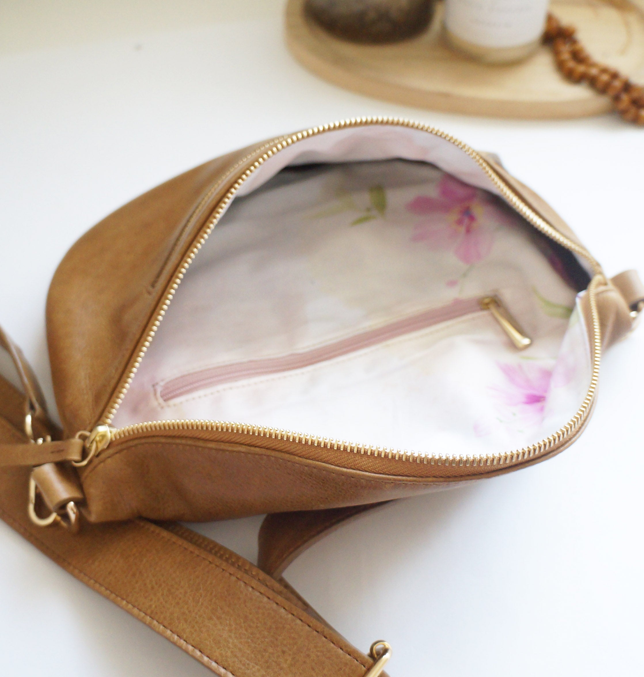 Banana Bag - Choose your leather