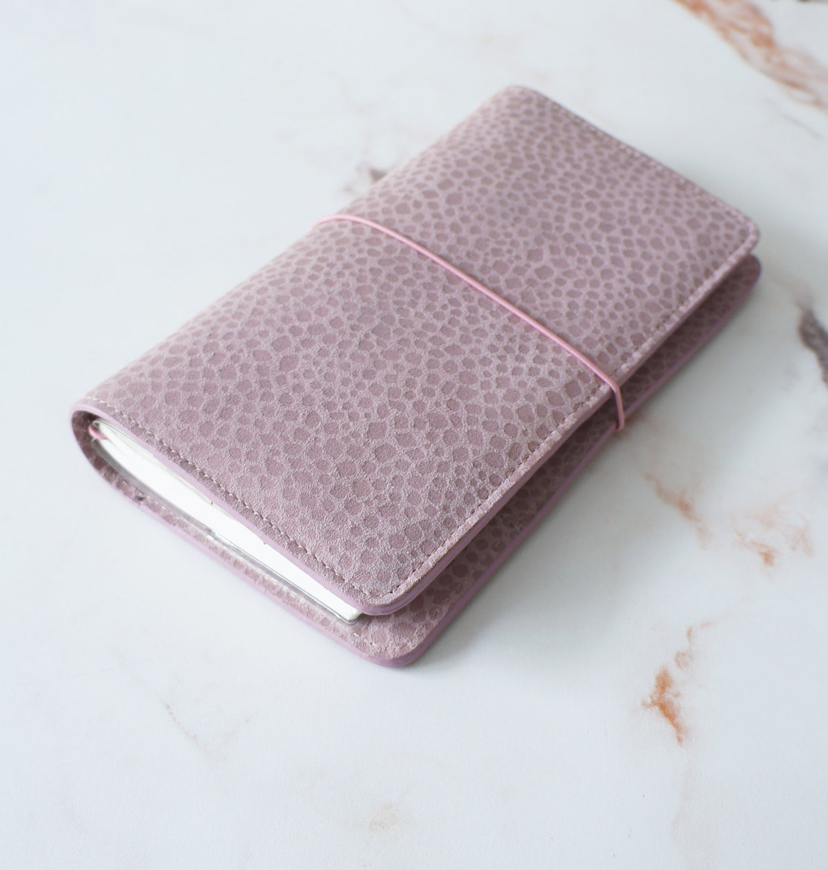 Standard TN Cover – Dusty Pink Bubbles