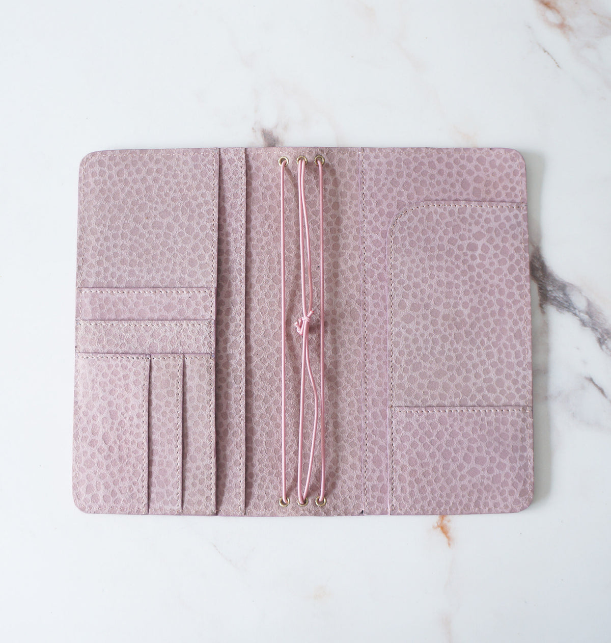 Standard TN Cover – Dusty Pink Bubbles