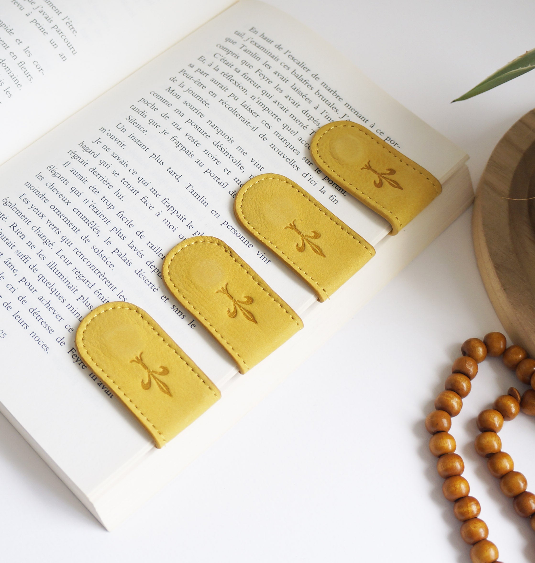 Magnetic Bookmarks - Sunshine leather