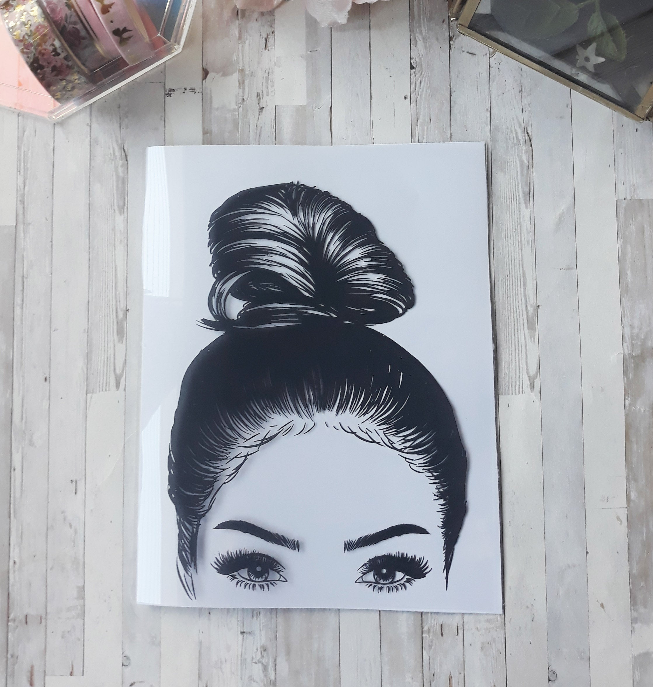 Acetate "Peek bun lady" Dashboard - Naya Paperie