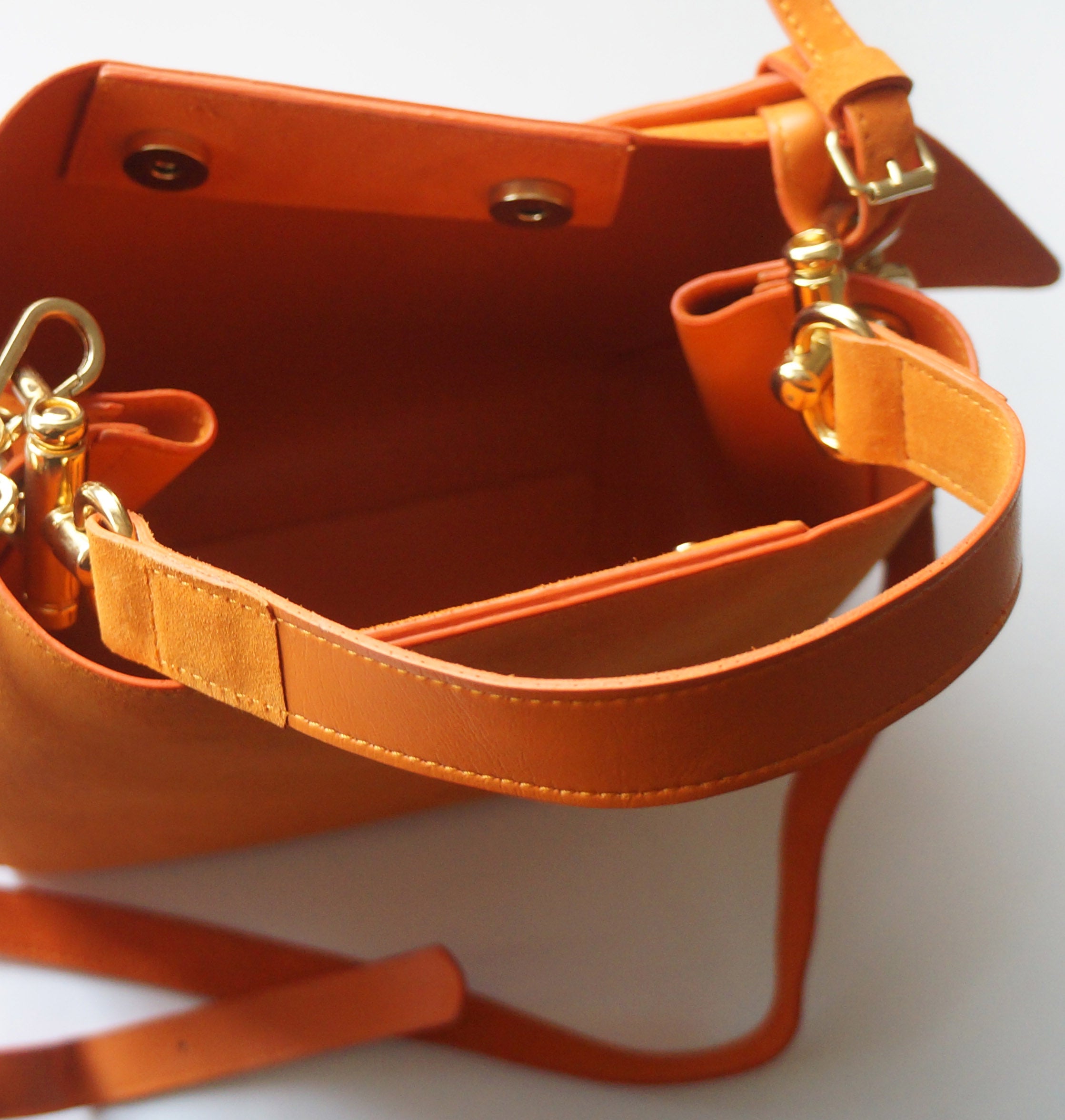 Camina bucket bag