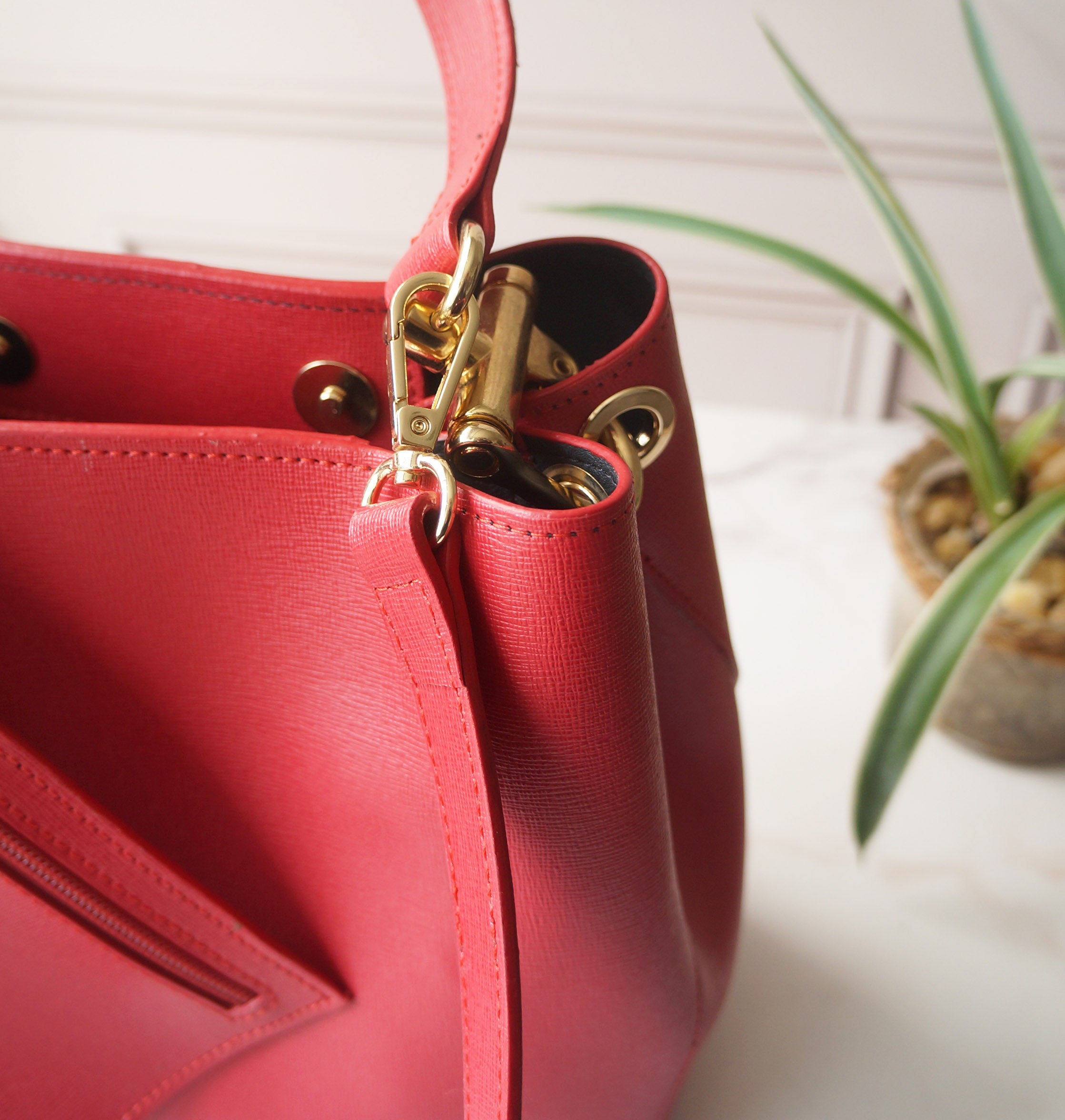 Camina bucket bag - Red Saffiano