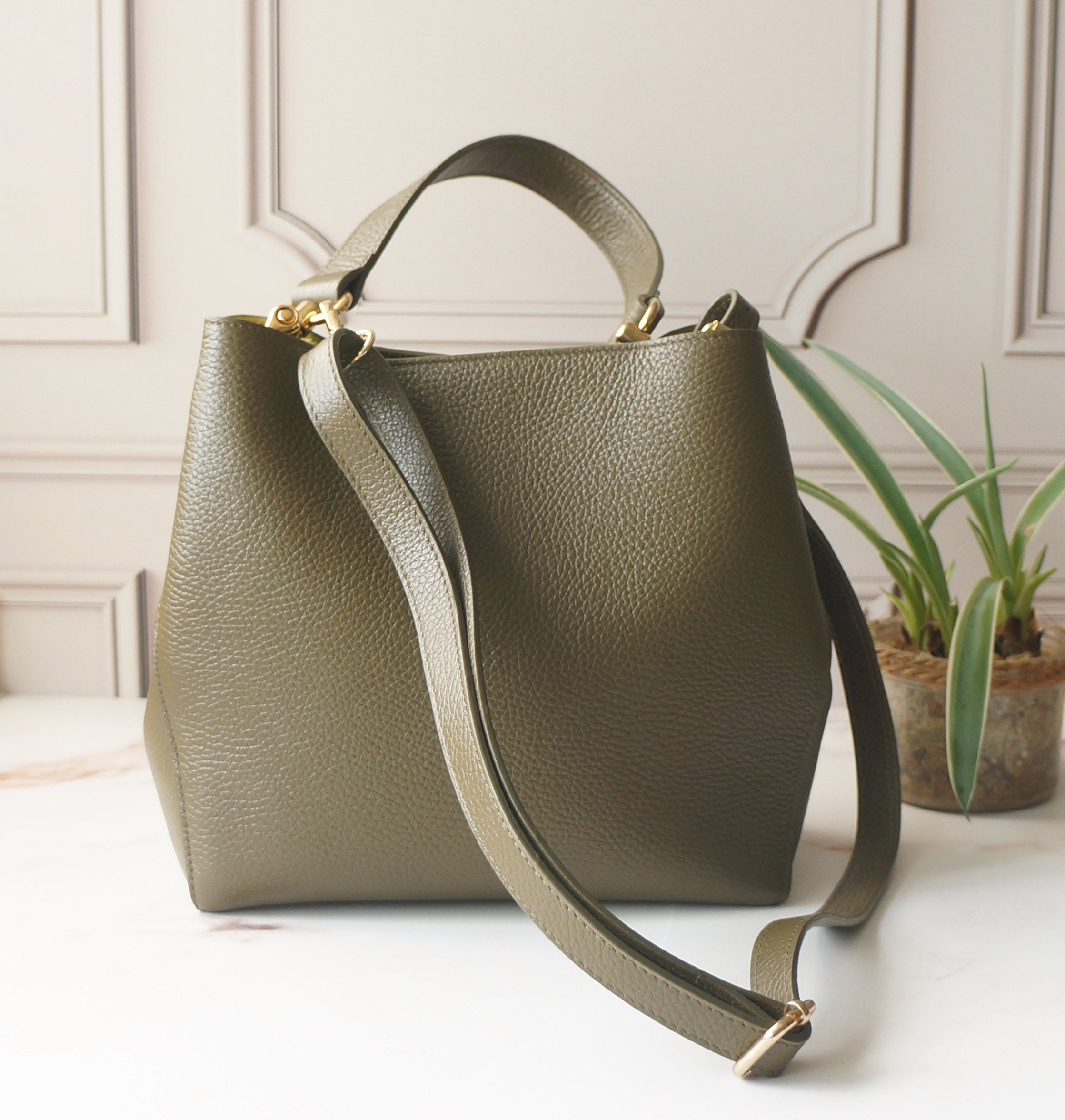 Camina bucket bag - Military Green Pebbled