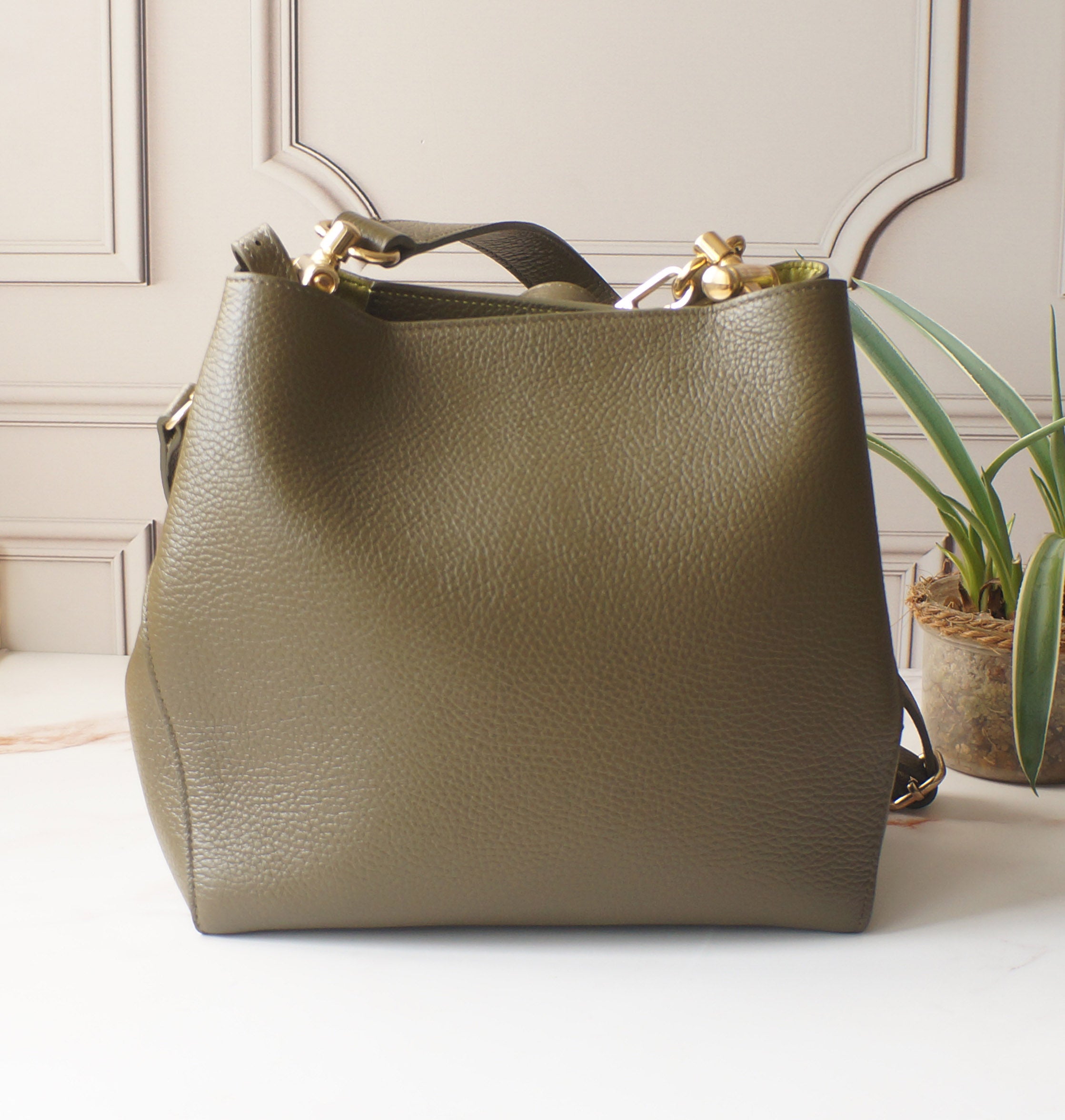 Camina bucket bag - Military Green Pebbled