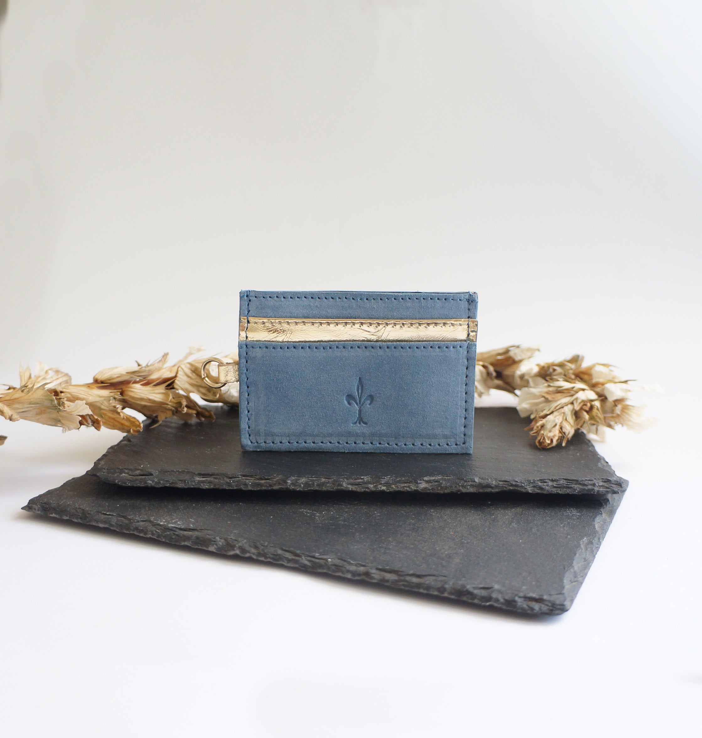 Compact card holder