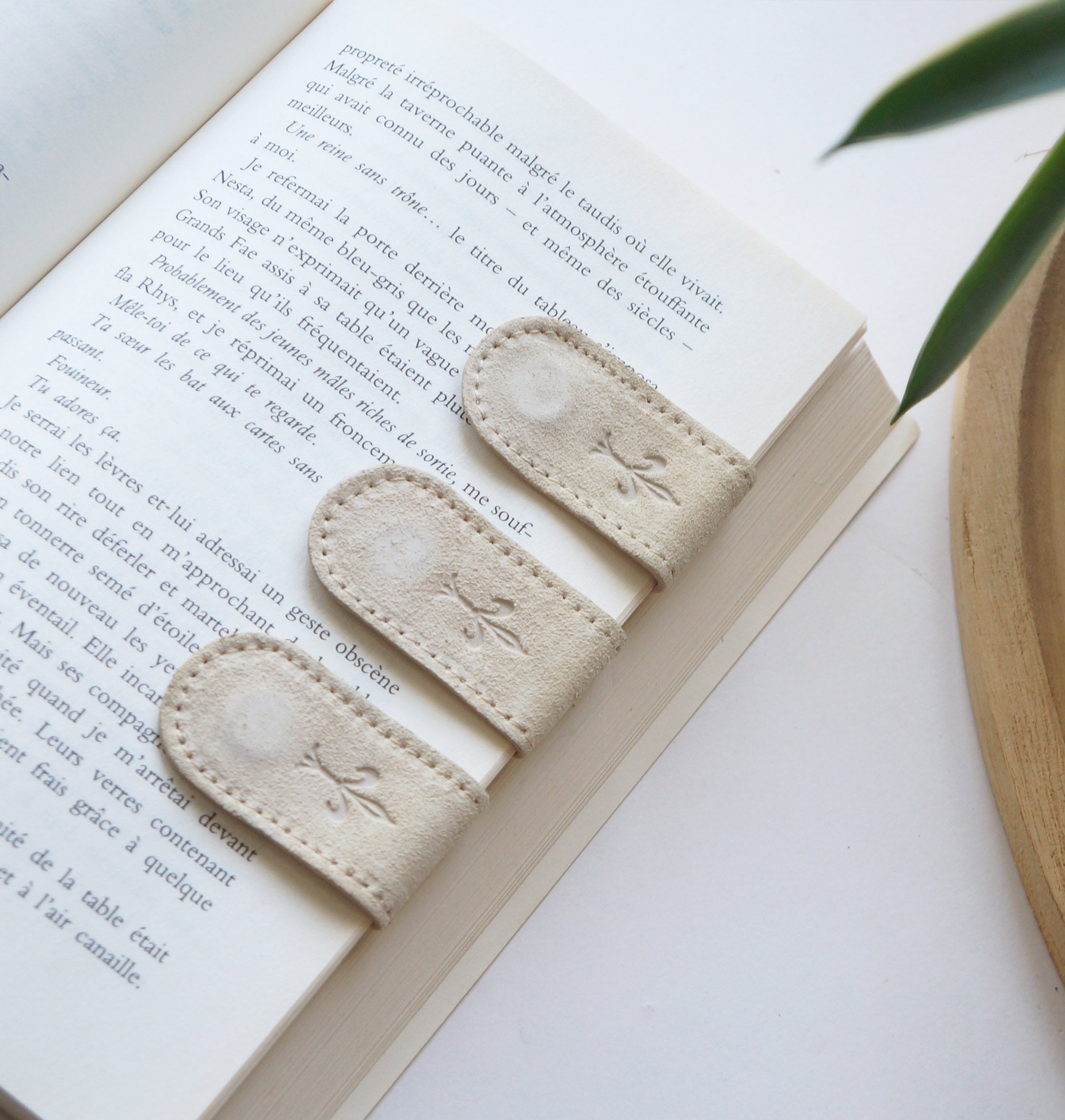 Magnetic Bookmarks - Eggshell