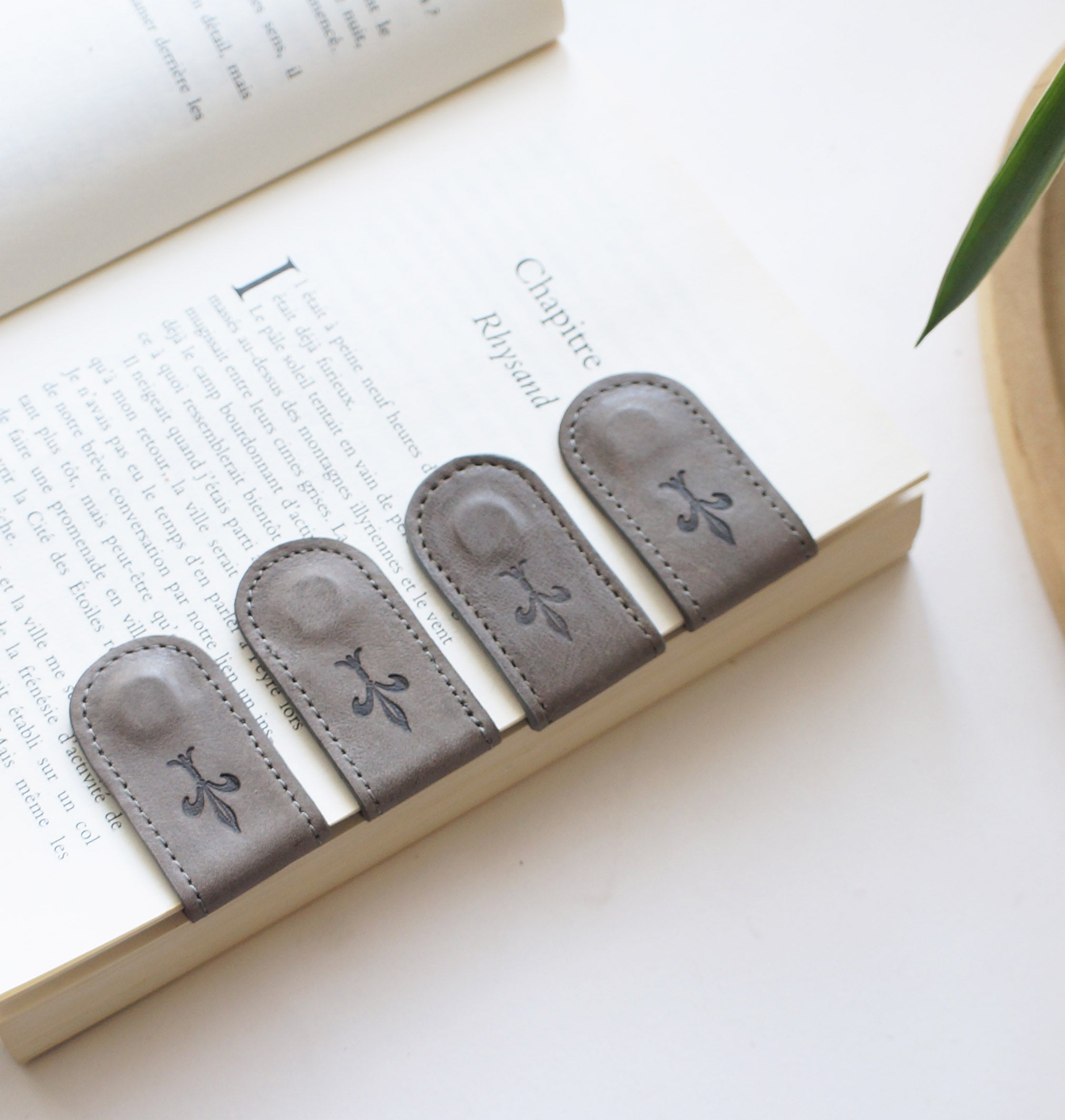 Magnetic Bookmarks - Smoke