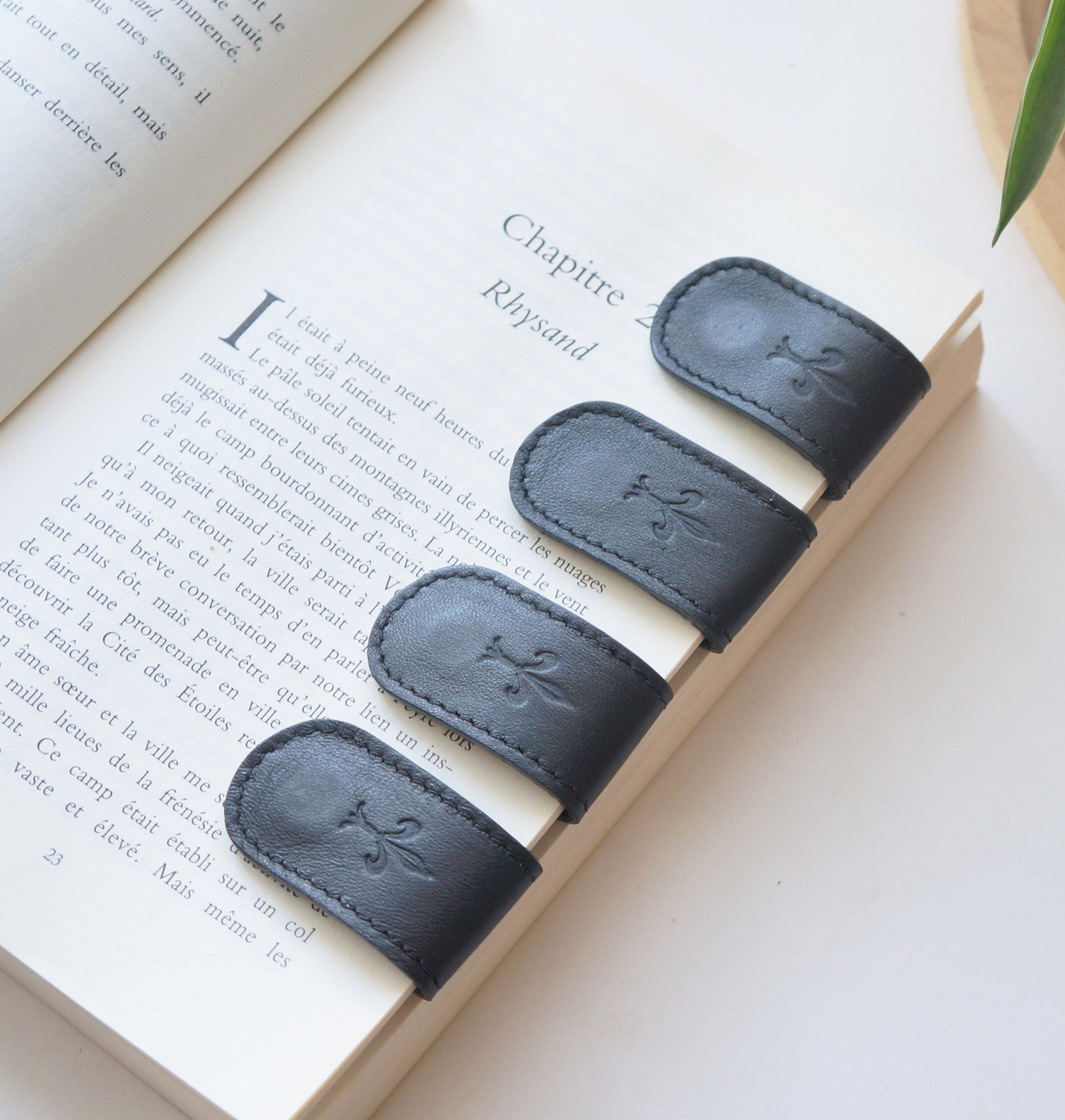 Magnetic Bookmarks - Smooth Black