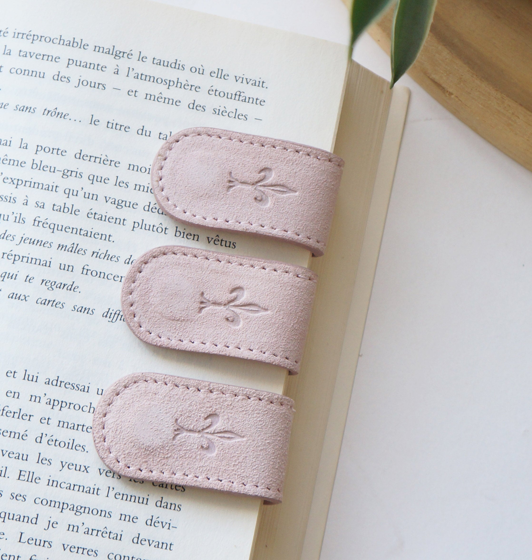 Magnetic Bookmarks - Suede Light Pink