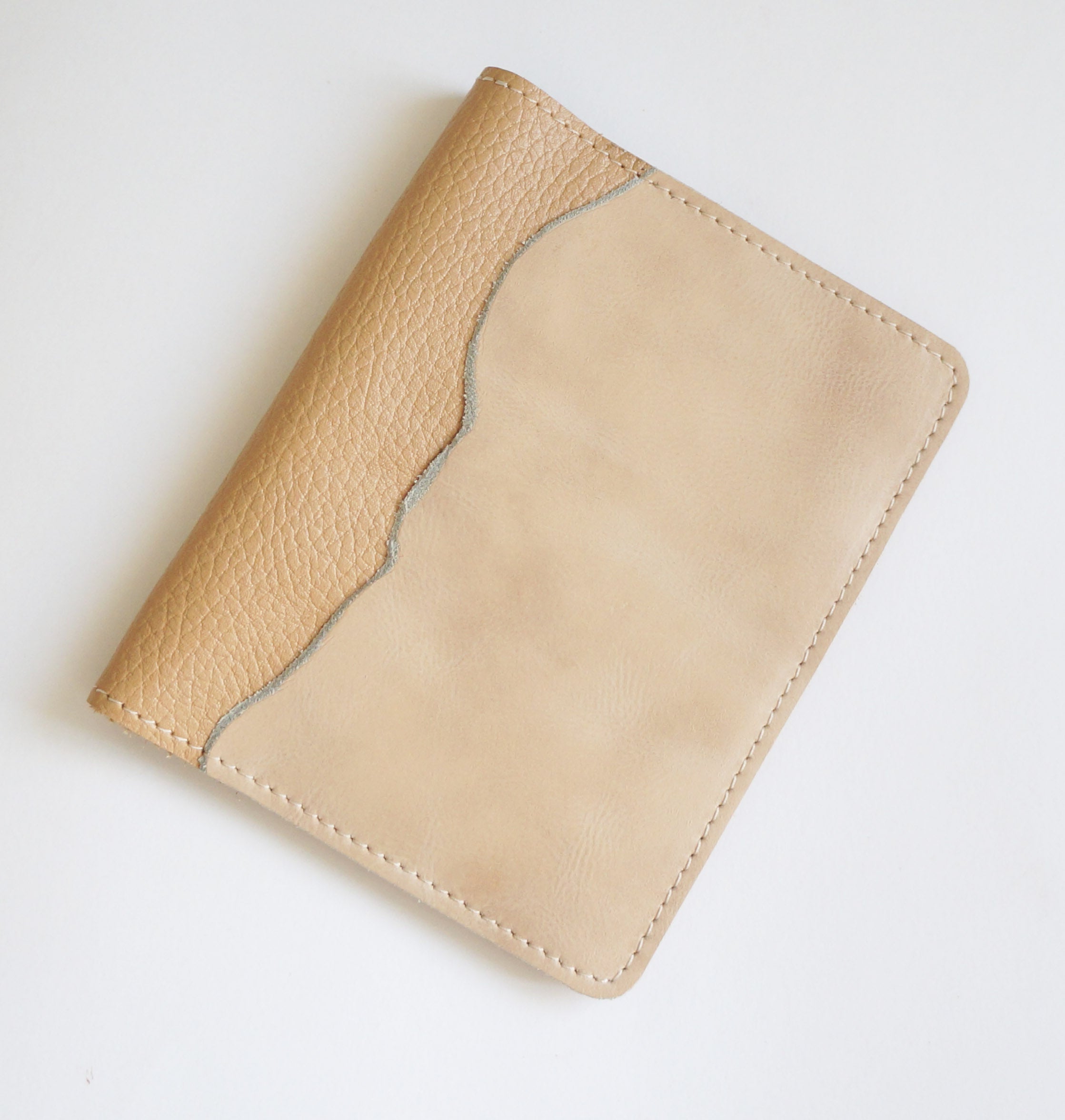 Passport Rustic - Angora & Beige Pebbled