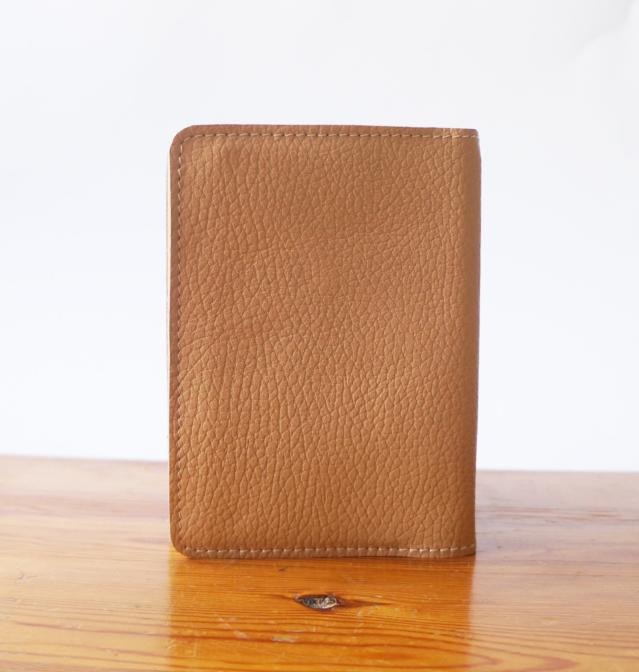 Passport Rustic - Angora & Beige Pebbled