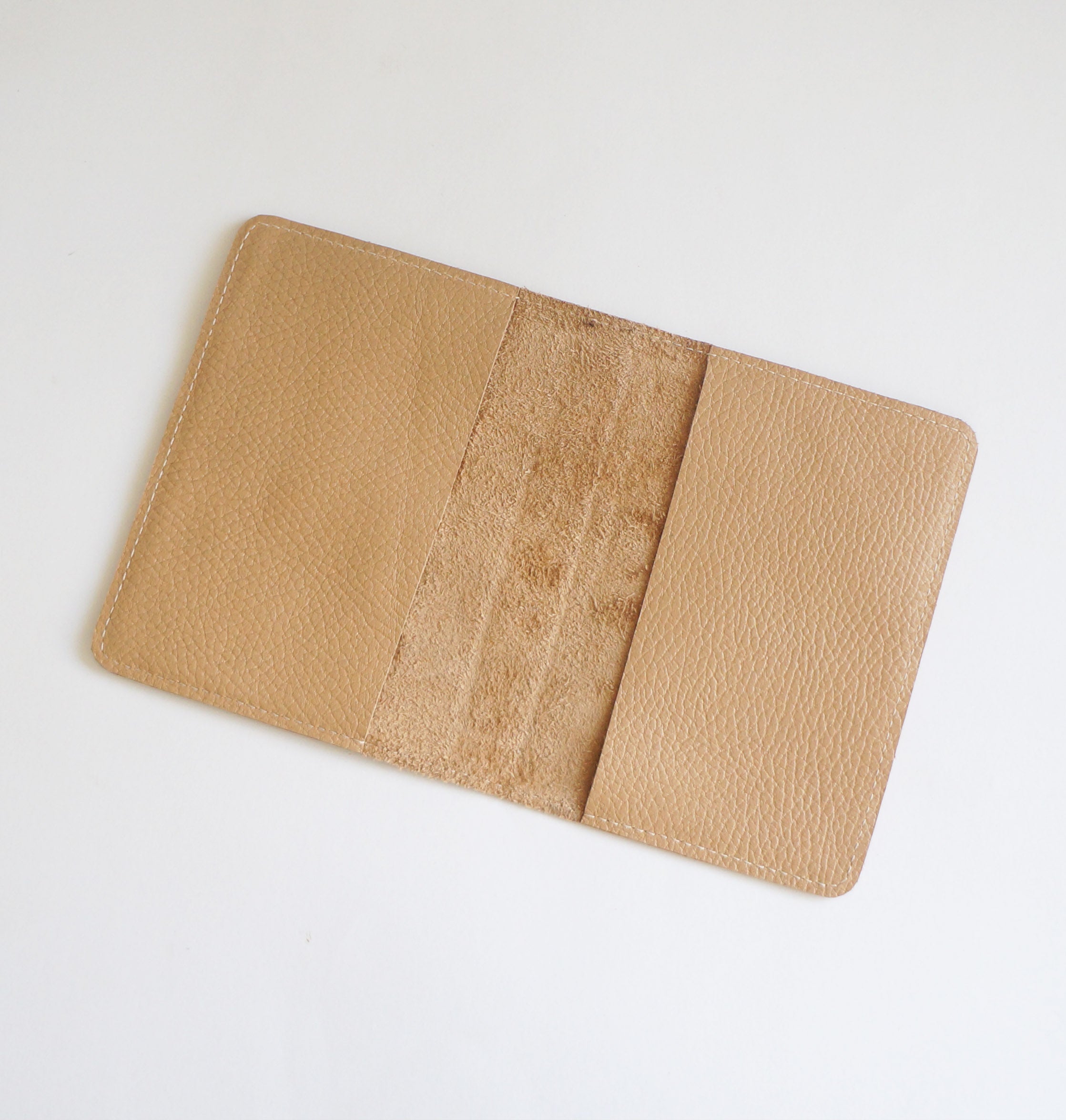 Passport Rustic - Angora & Beige Pebbled