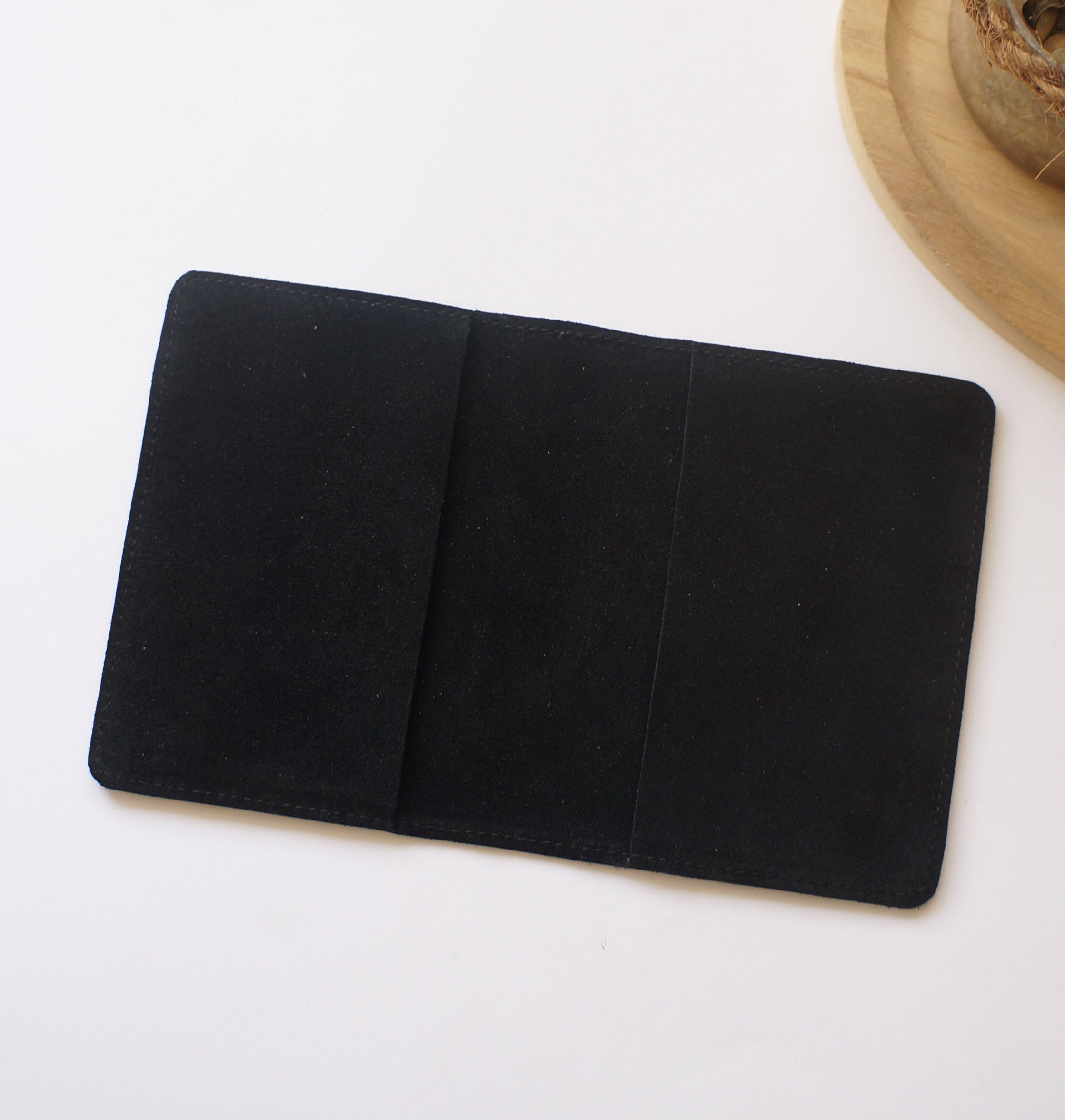 Passport Rustic - Suede Black & Croc