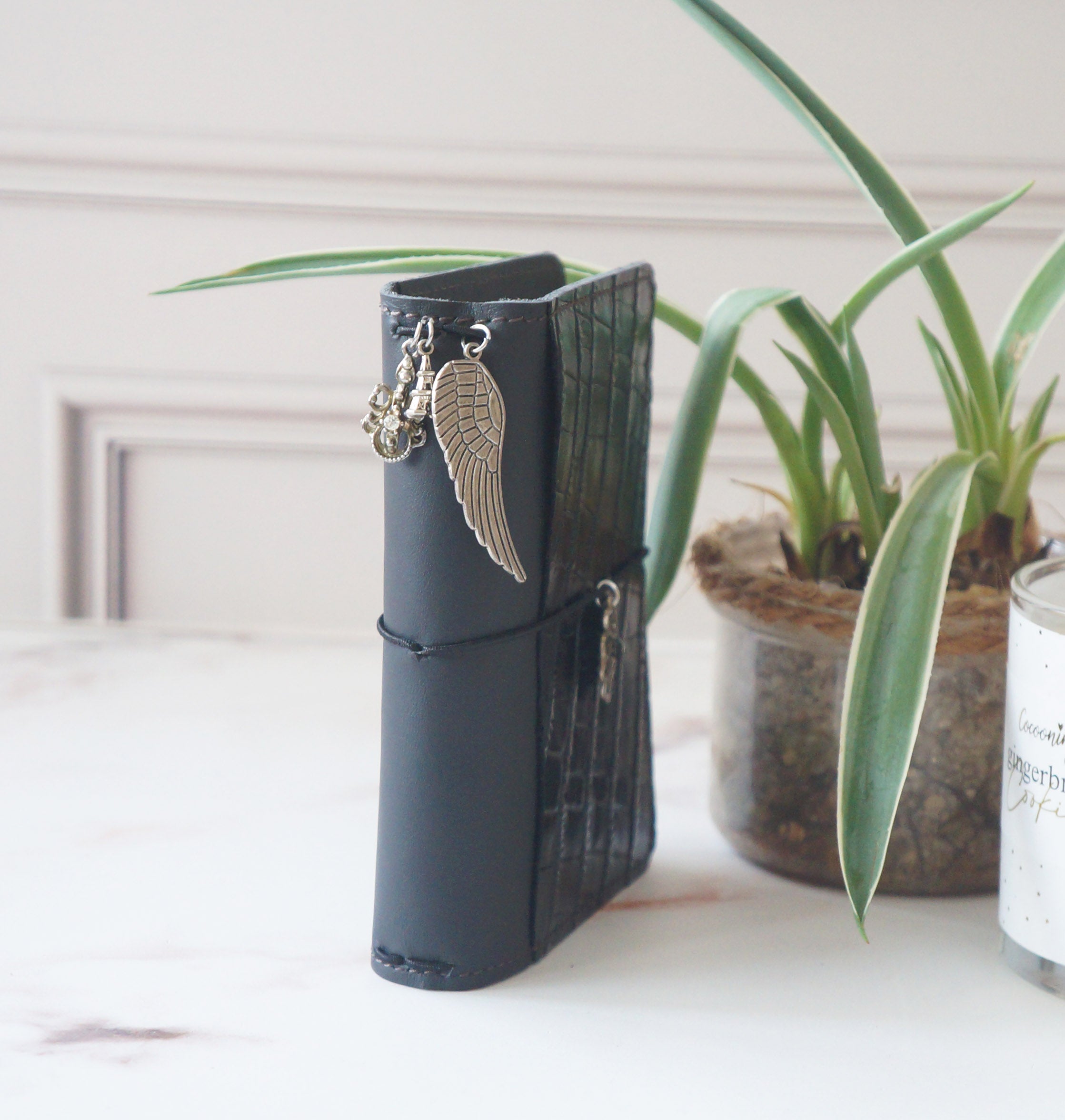 Passport Rustic - Black Mat & Croc