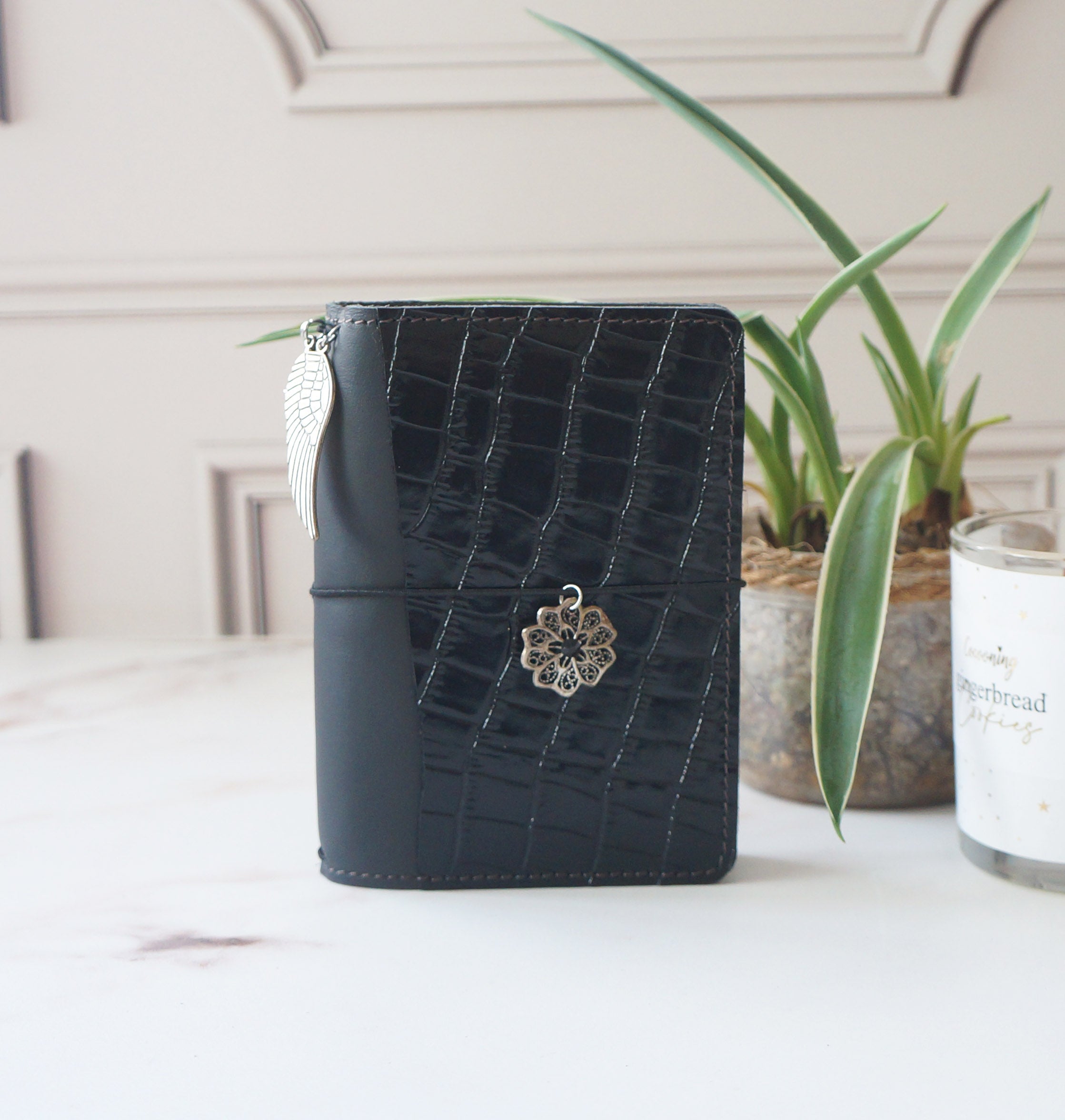 Passport Rustic - Black Mat & Croc