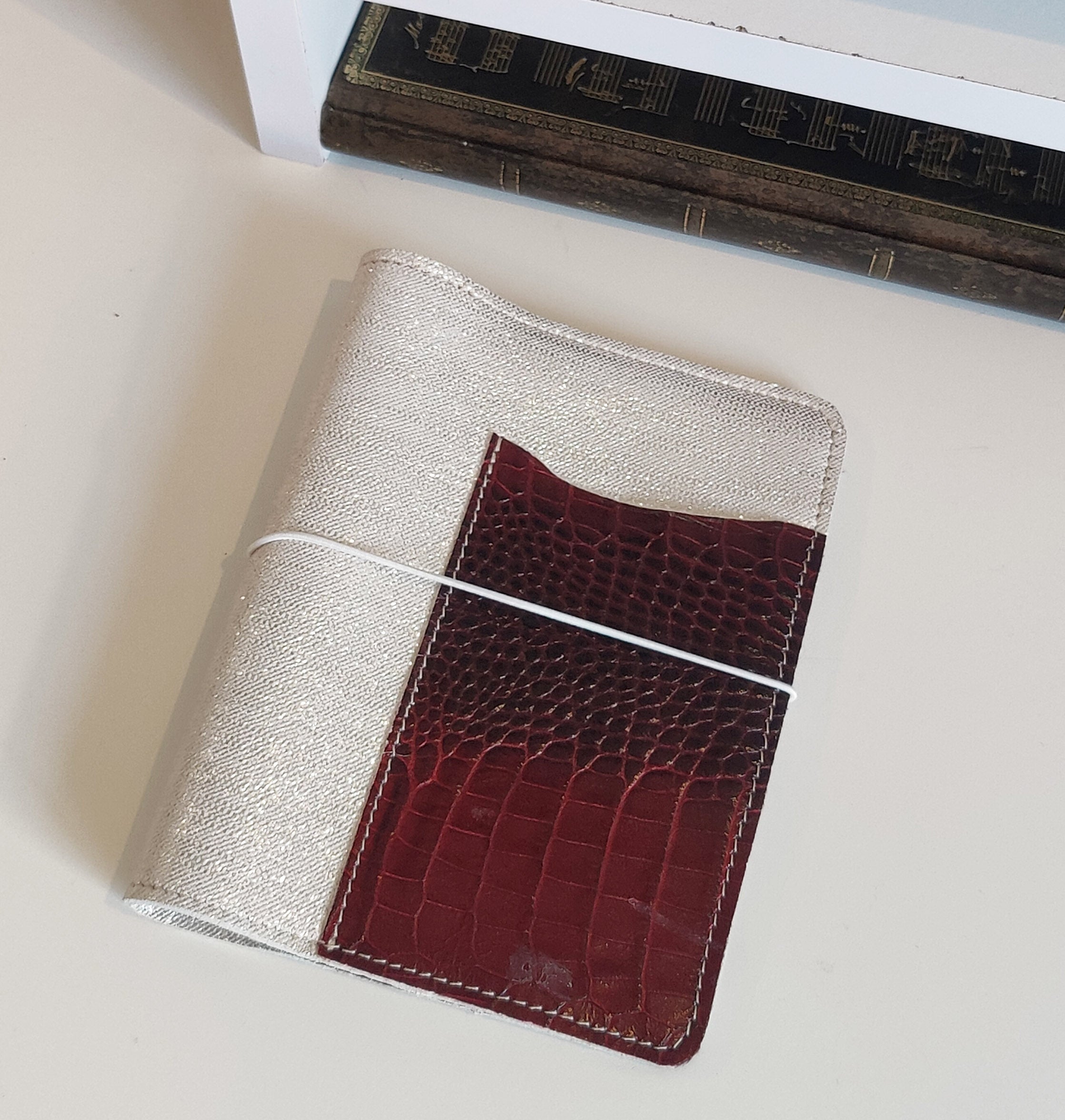Pocket TN Cover - Silver/Red Croc