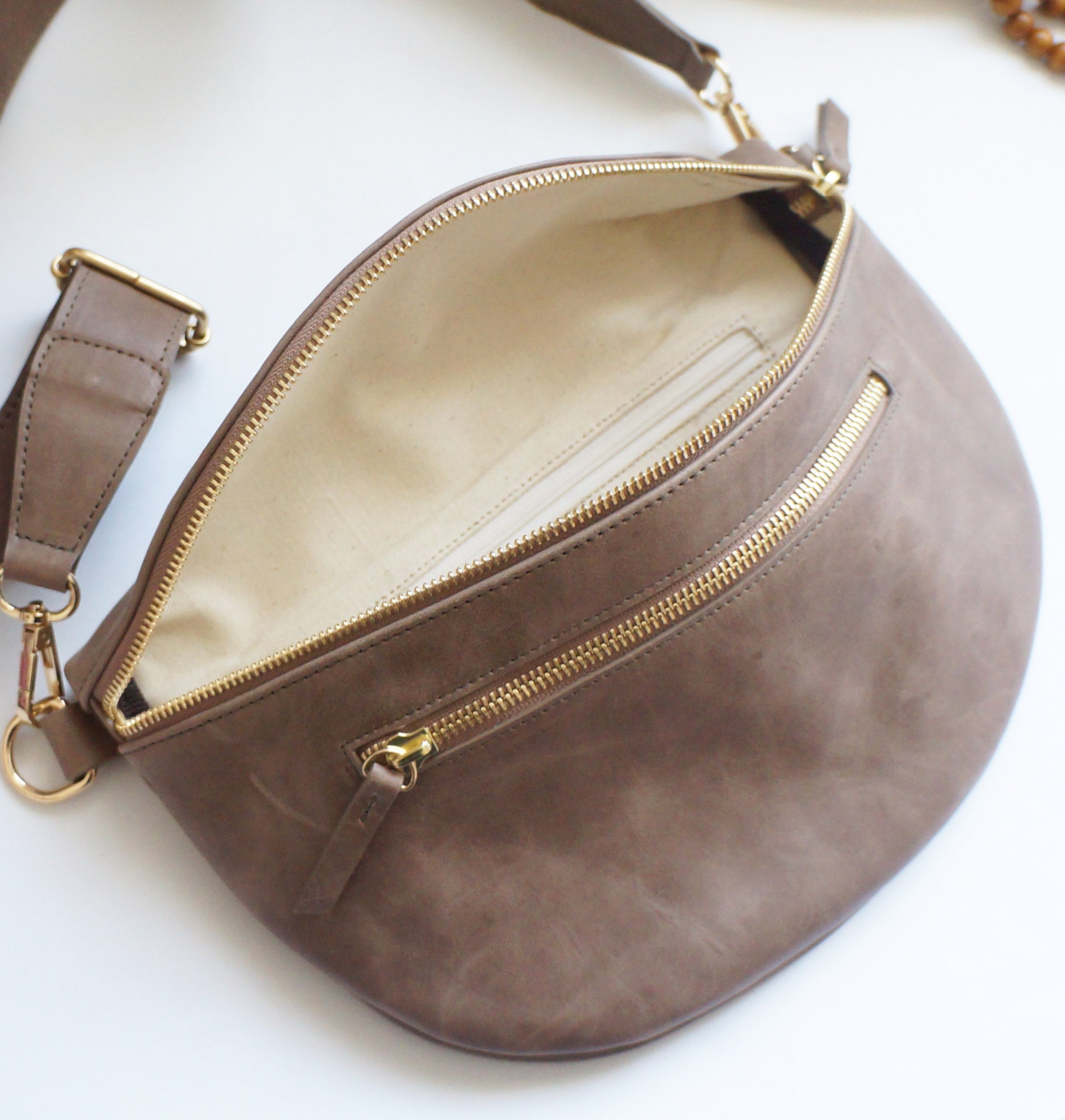 Banana Bag - Taupe FREE SHIPPING (Copie)