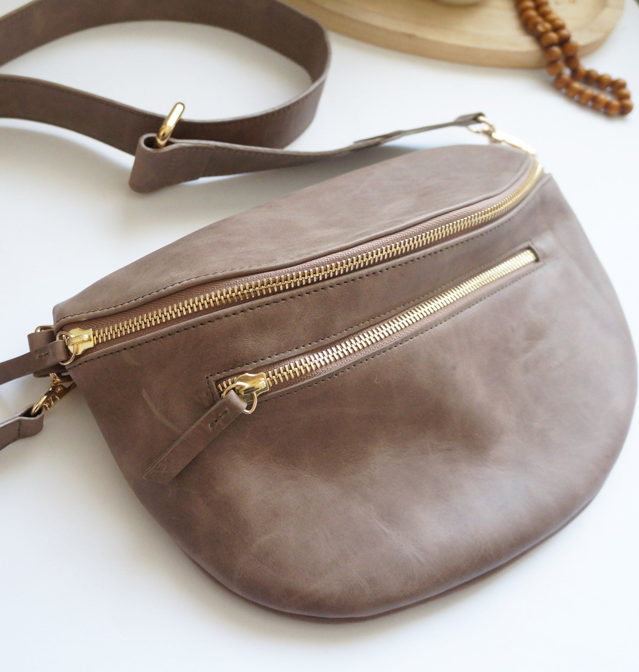 Banana Bag - Taupe FREE SHIPPING (Copie)