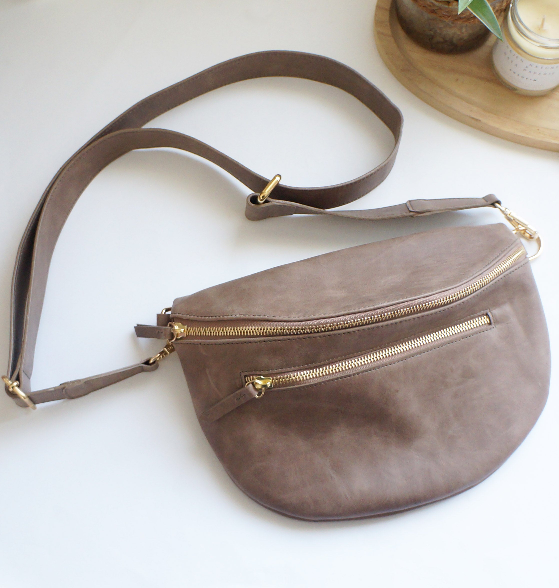 Banana Bag - Taupe FREE SHIPPING (Copie)