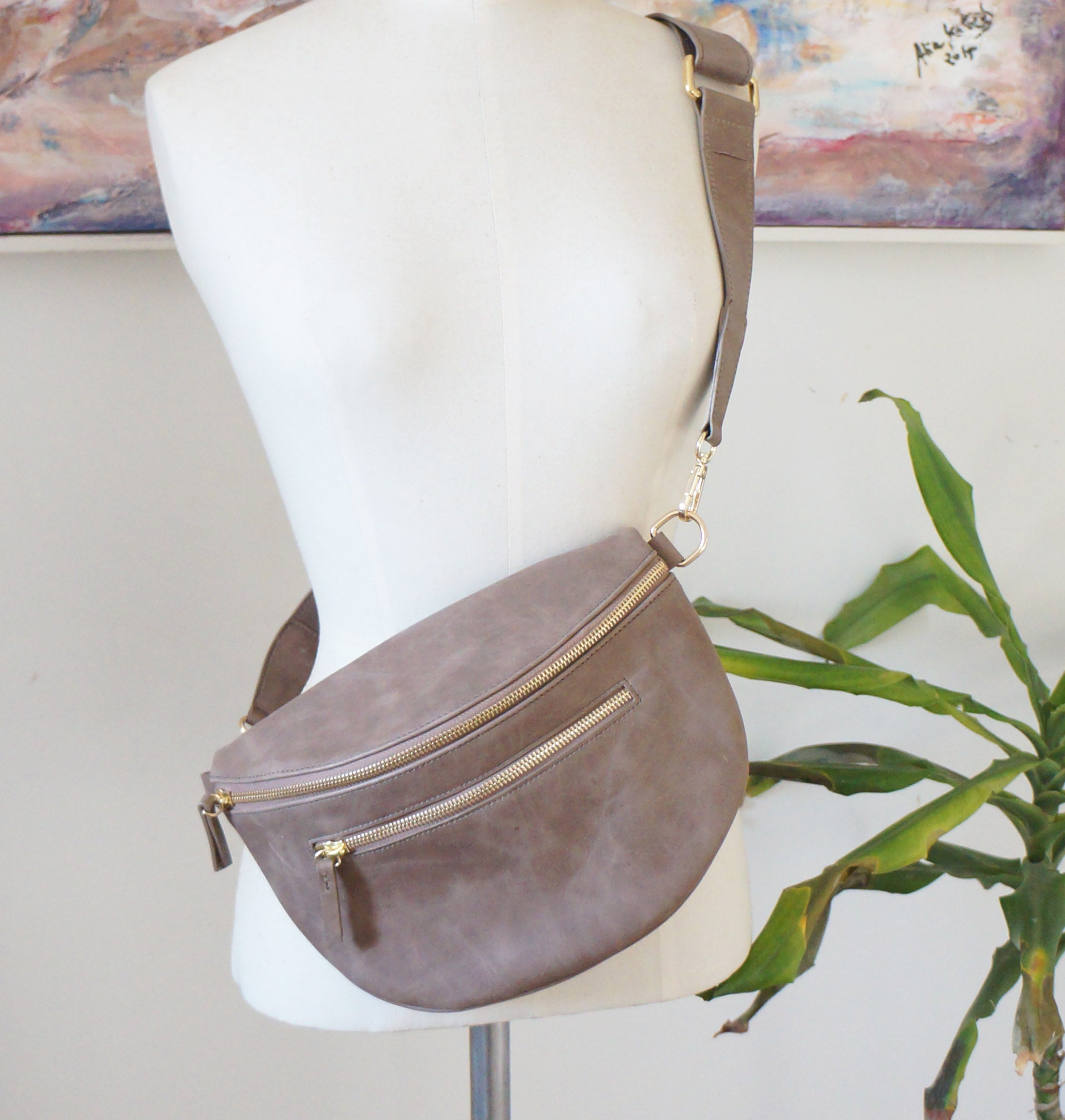 Banana Bag - Taupe FREE SHIPPING (Copie)