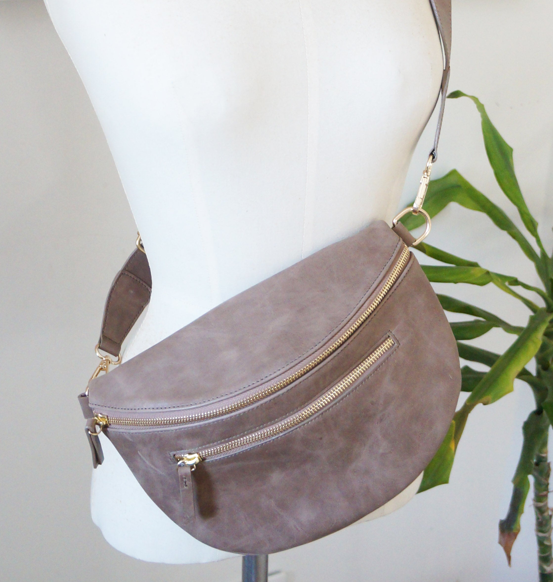 Banana Bag - Taupe FREE SHIPPING (Copie)