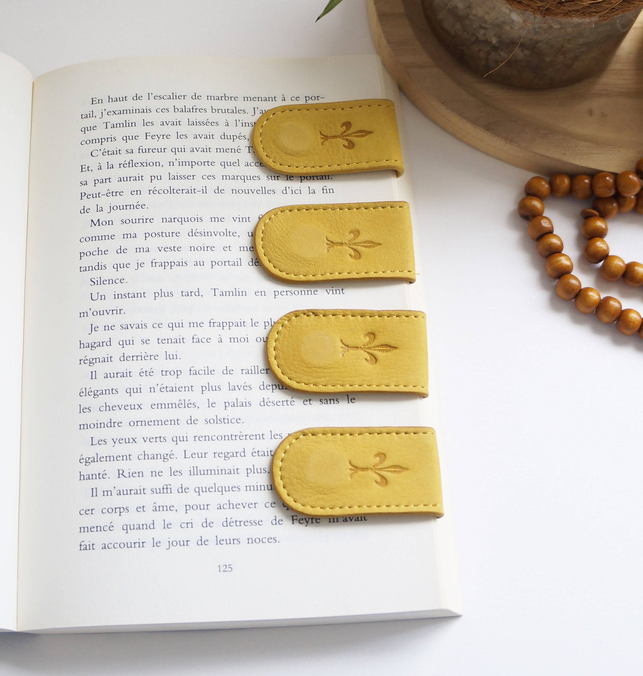 Magnetic Bookmarks - Sunshine leather